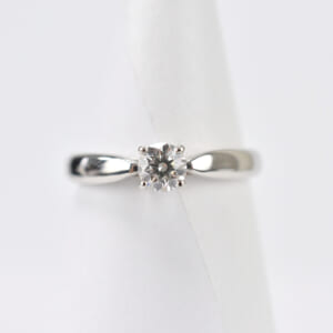 ティファニー ソリティア ダイヤリング Pt950