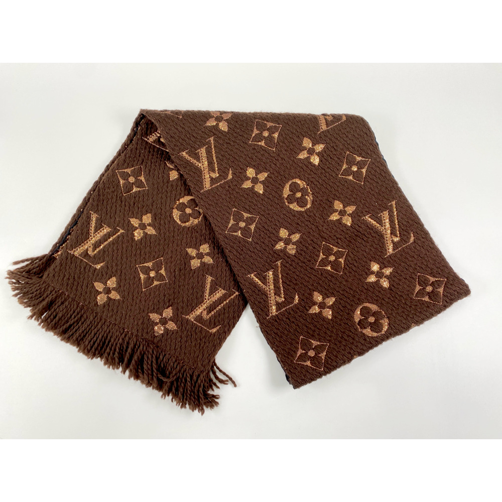 ルイヴィトン エシャルプ ロゴマニア マフラー ブラウン 【公式