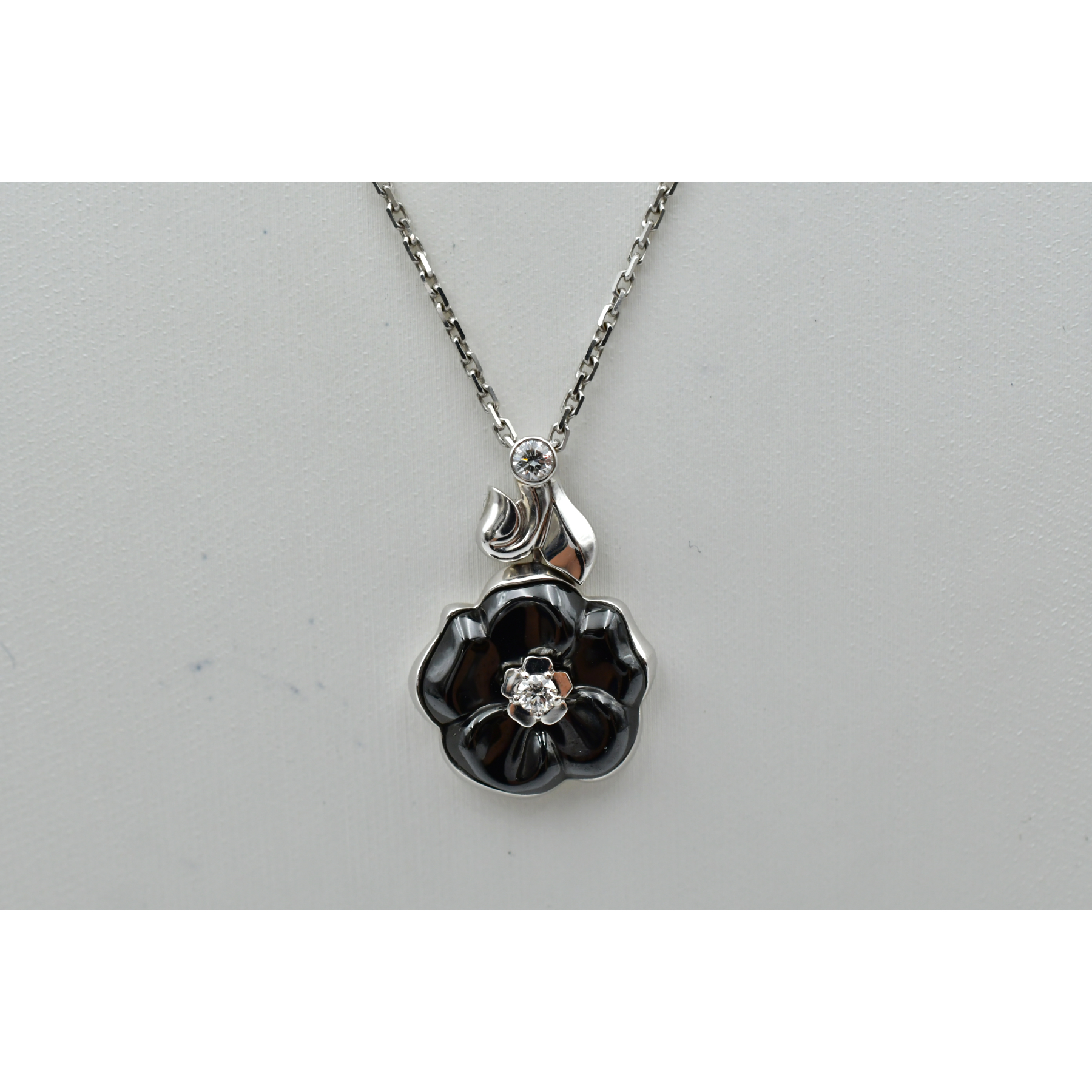 シャネル カメリア ダイヤ ネックレス 750WG Bランク