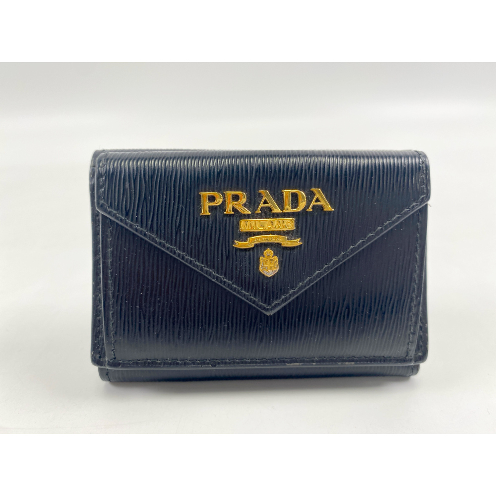 【美品】PRADA 三つ折り財布 黒 レザー プラダ PRADA 財布 三つ折り財布 小銭入れ付き ミニ財布