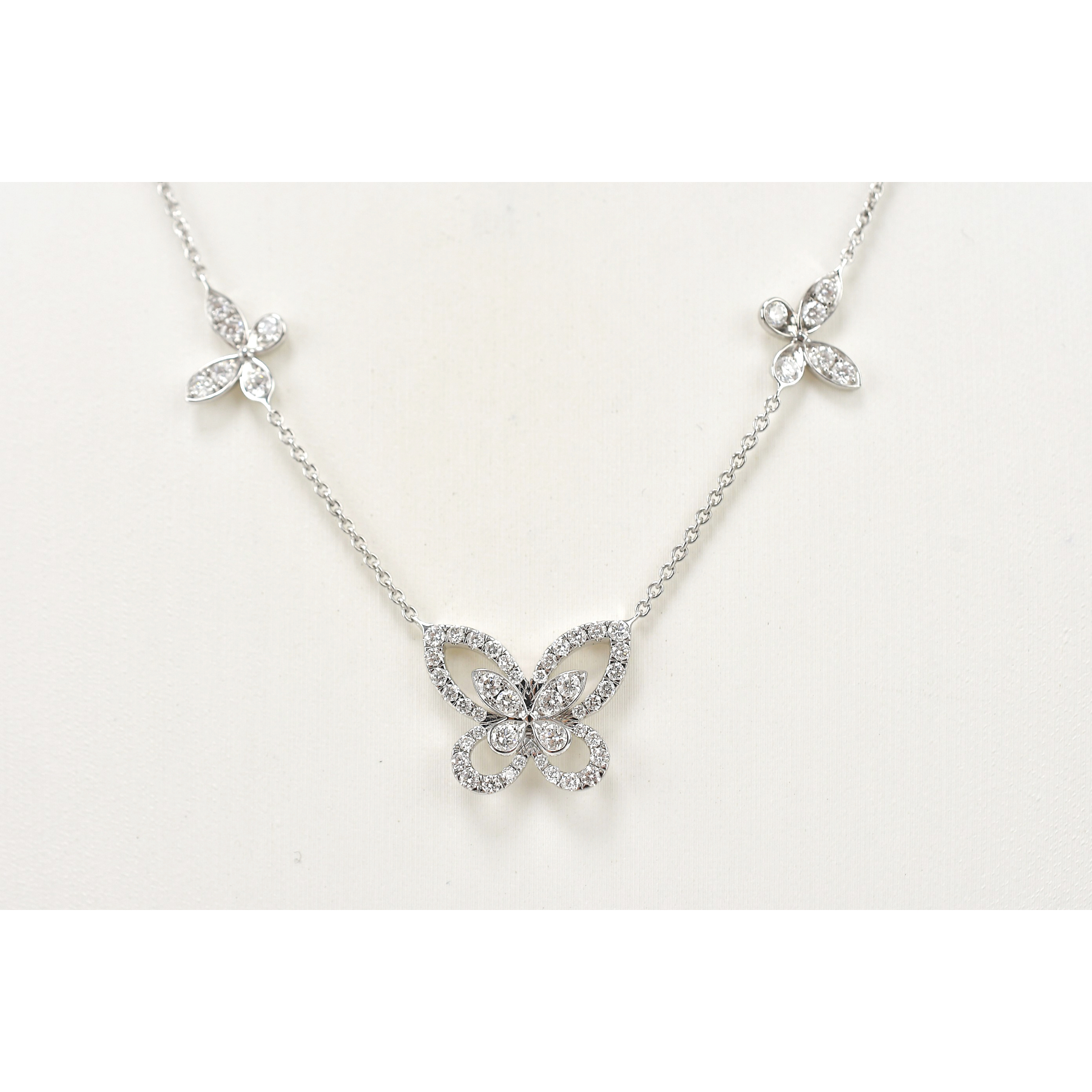 グラフ マルチバタフライ シルエット ダイヤ ネックレス K18WG Bランク