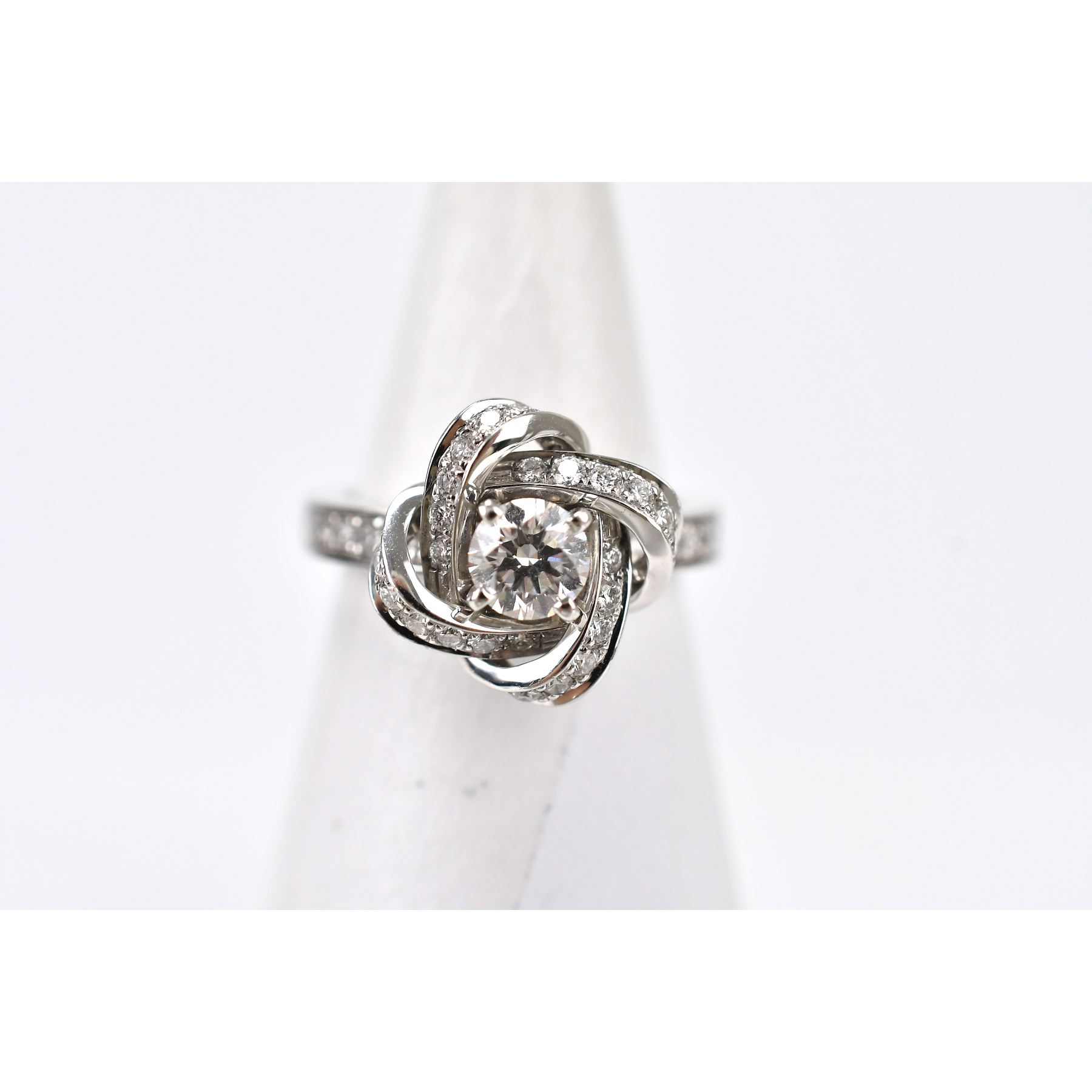 [未使用]ブシュロン ピヴォワンヌ リング　0.41カラット 楽天市場】Boucheron ブシュロン 指輪 ピヴォワンヌ リング 0.41