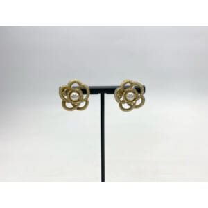 シャネル カメリア ラインストーンフェイクパールピアス A18P 買取実績【買取日：2025年8月16日】