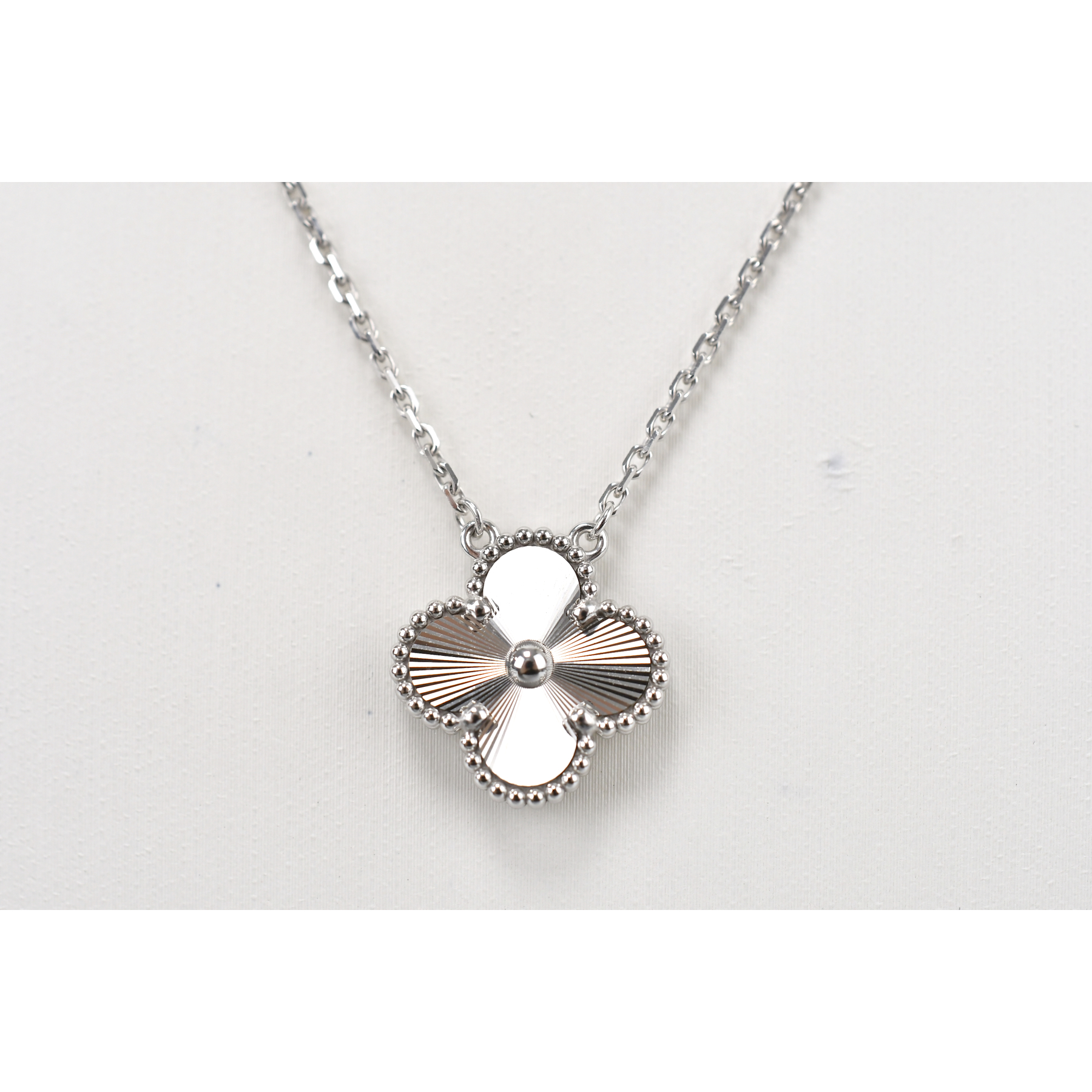 ヴァンクリーフ＆アーペル ヴィンテージアルハンブラ ギョーシェ ネックレス 750 WG VCARP9XG00 ABランク