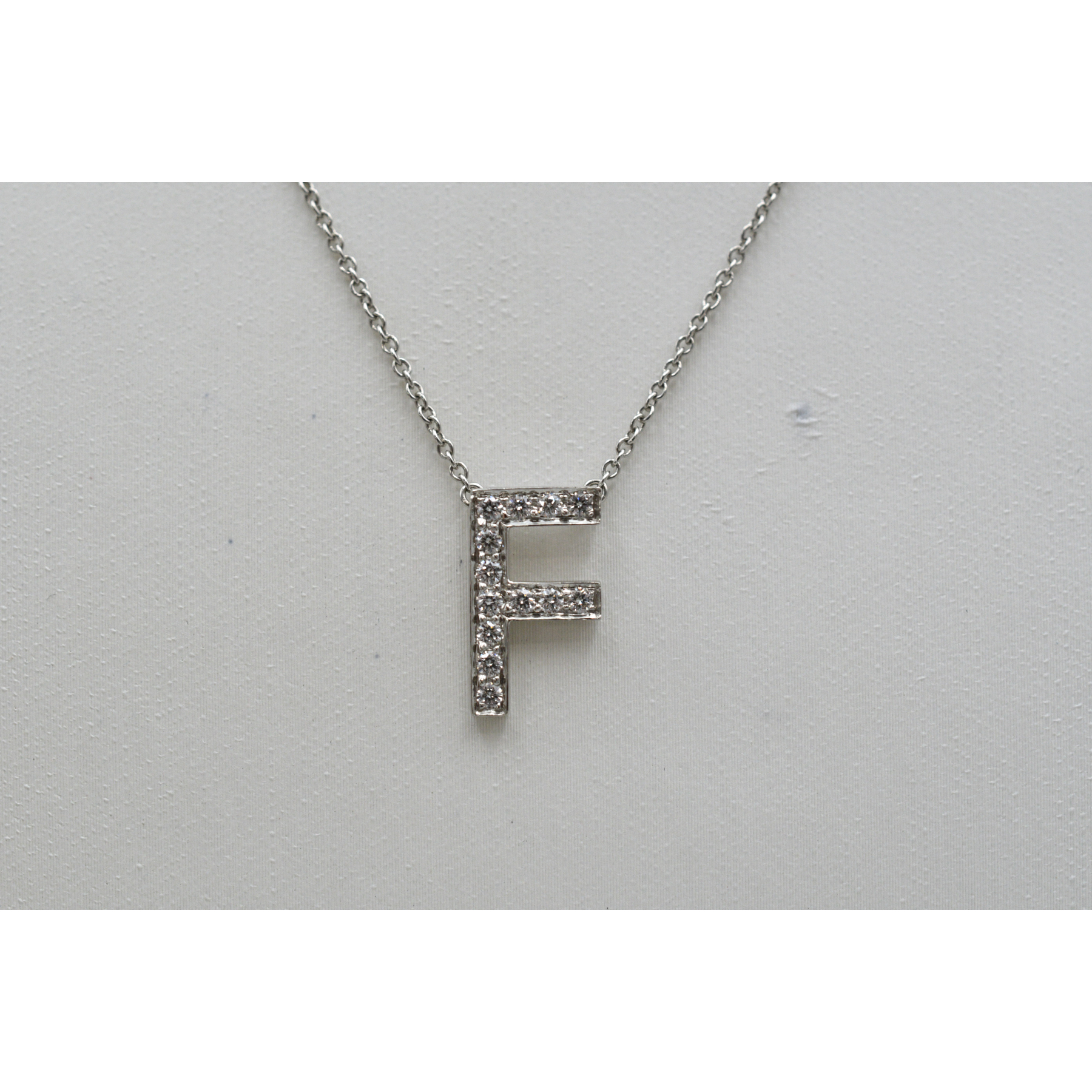 ティファニー イニシャル ダイヤネックレス Pt950 Bランク