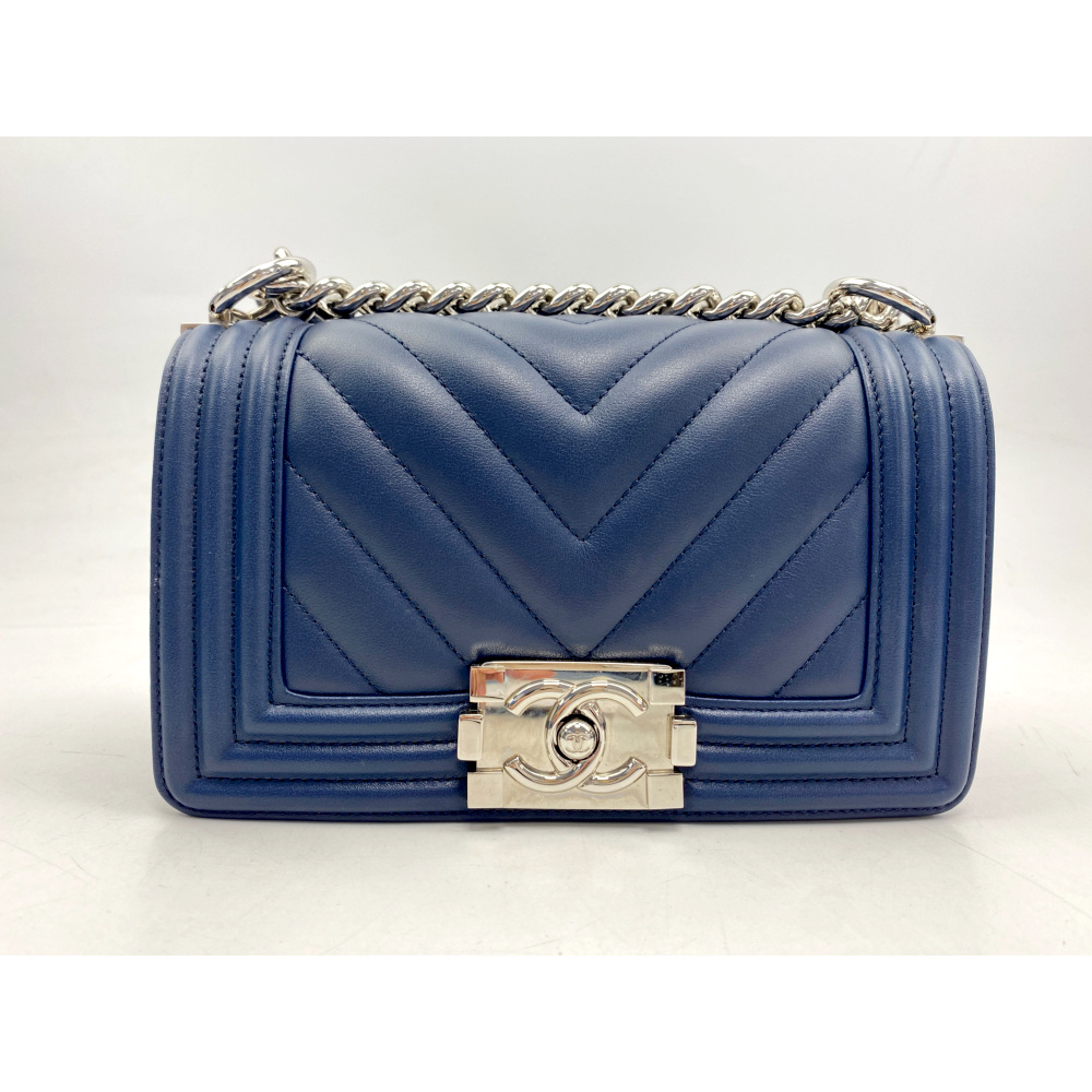シャネル ボーイシャネルVステッチ W20 ラムスキン SV金具 青 Bランク