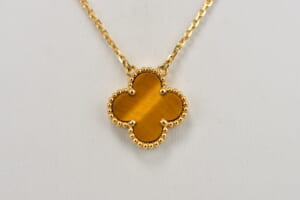 ヴァンクリーフ＆アーペル ヴィンテージアルハンブラ タイガーアイ ネックレス Au750YG VCARD38600 買取実績【買取日：2025年9月4日】