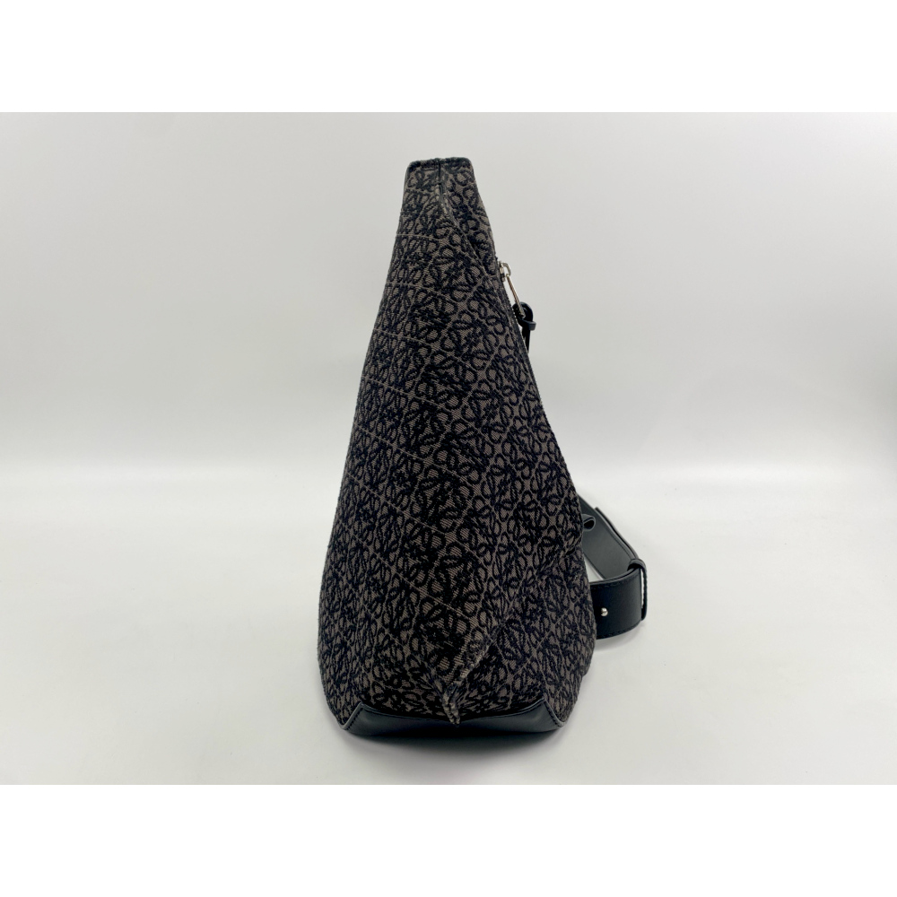 ロエベ アナグラム アントン スリングバッグ 黒 レザー×キャンバス Aランク