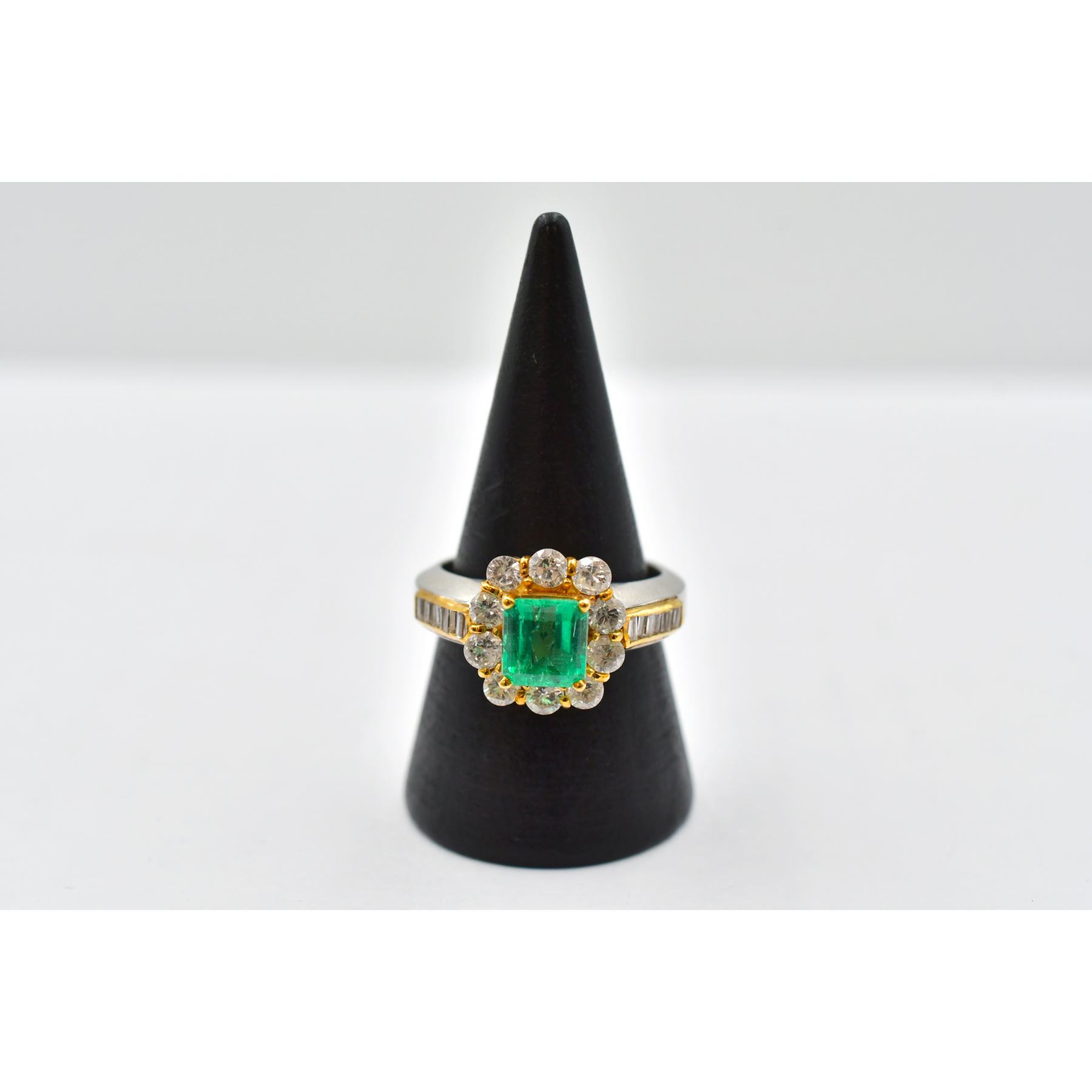 質屋出品》k18/Pt900☆天然エメラルド1.38ct+ダイアリング☆C 質屋出品》k18/Pt900☆天然エメラルド1.38ct+ダイアリング☆C