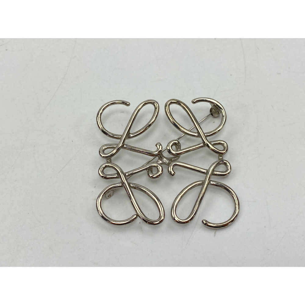 ロエベ アナグラム ブローチ シルバー Bランク