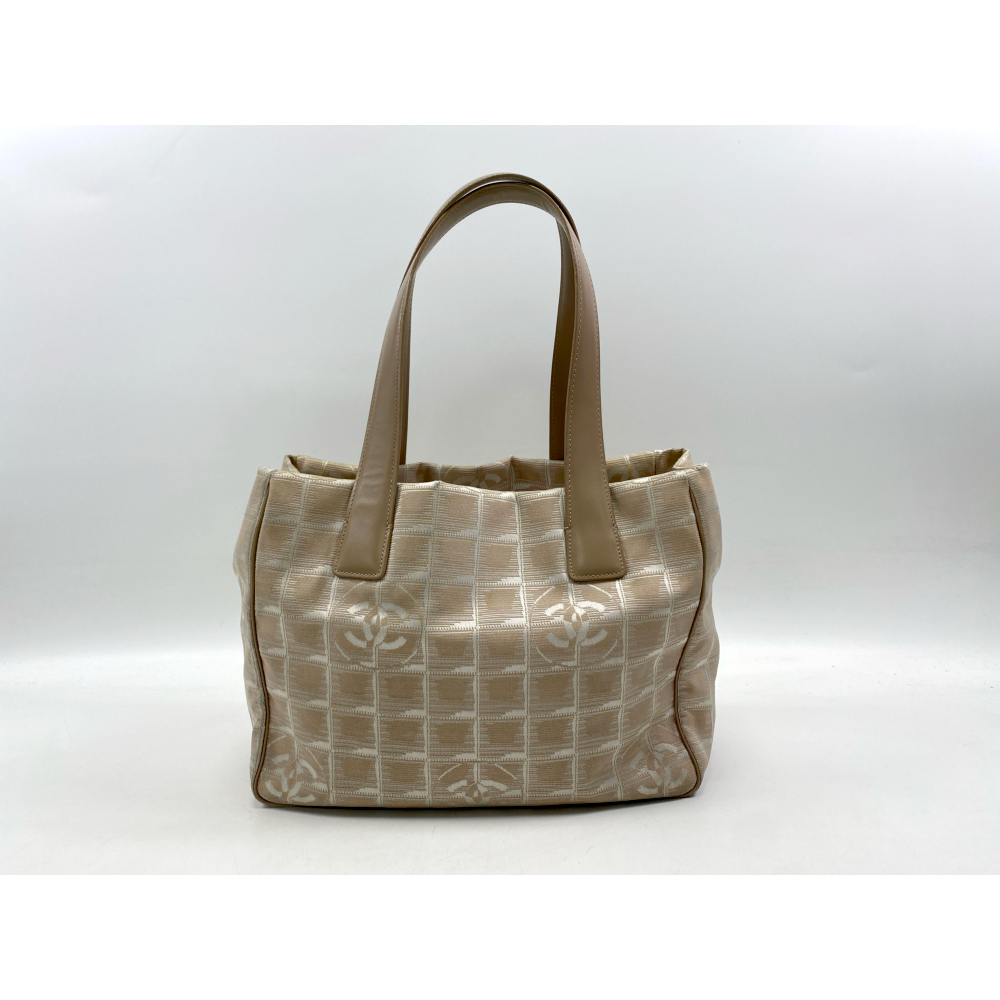 CHANEL ベージュ トートバッグ CHANEL - CHANEL(シャネル) トートバッグ ニュートラベルライン