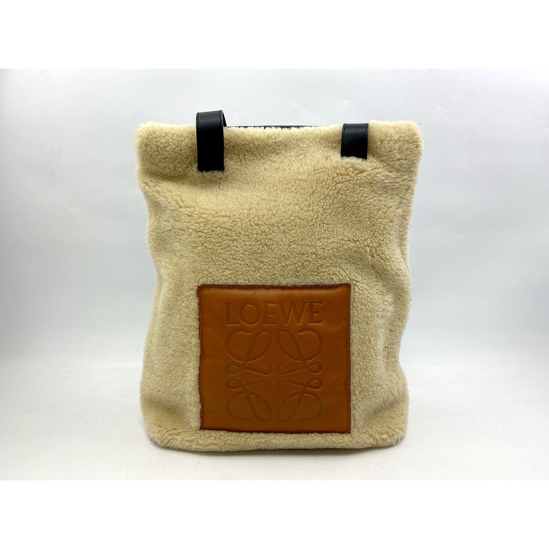 ロエベ ムートン アナグラム トートバッグ 黒 ベージュ Bランク