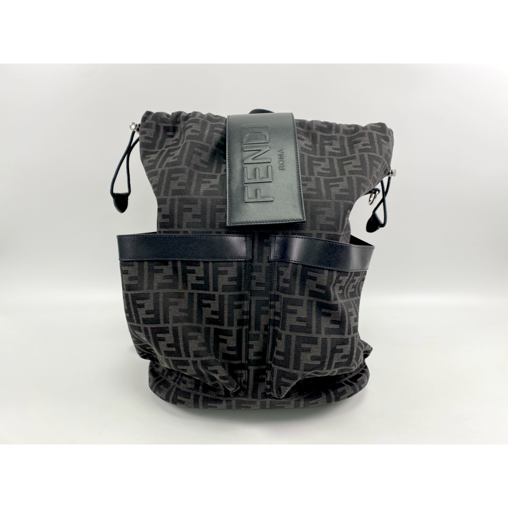 フェンディ ズッカ ストライク バックパック 黒 ナイロン×レザー 7VZ070 Aランク