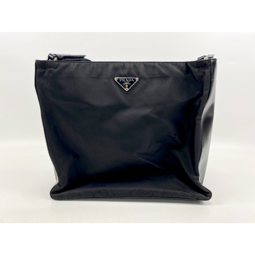 プラダ　トートバッグ　ナイロン　黒　三角プレート PRADA 美品 プラダ テスート 三角ロゴプレート ブラック 黒