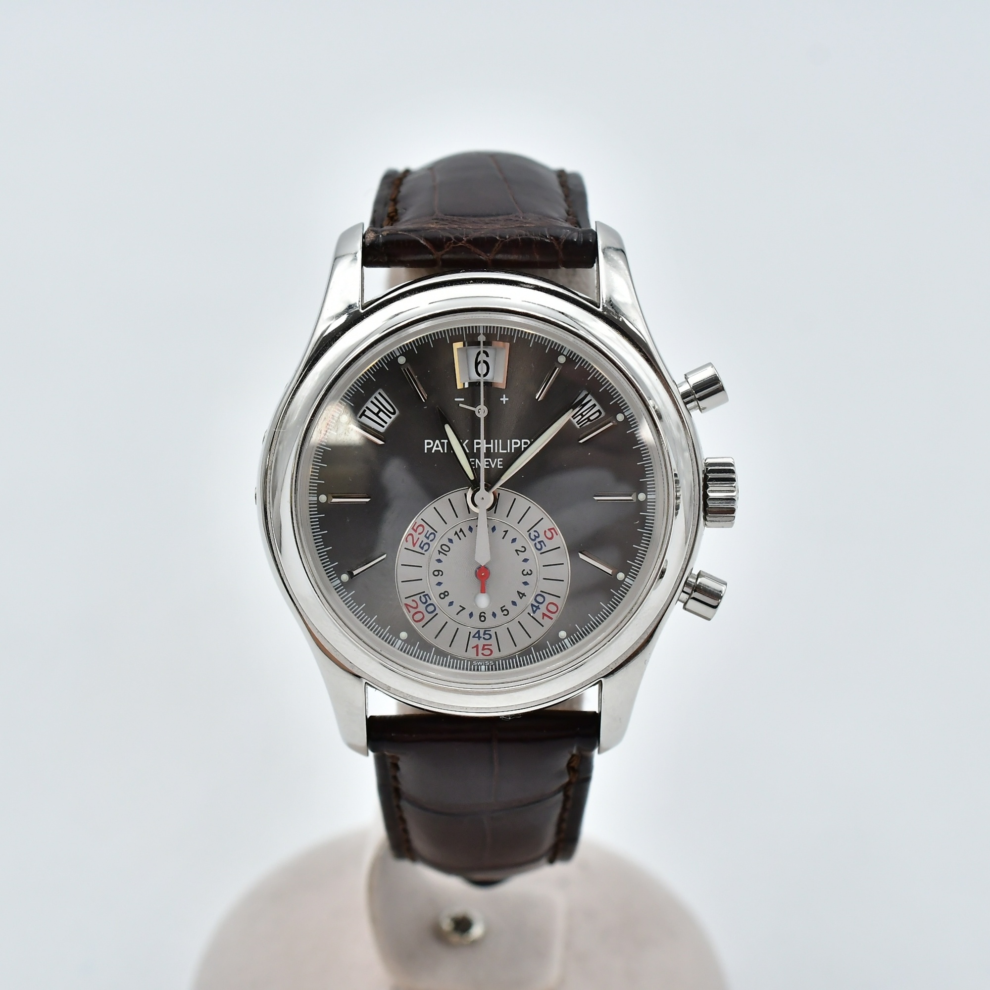 パテック フィリップ アニュアルカレンダー クロノグラフ グレー文字盤 SS×革/AT Bランク