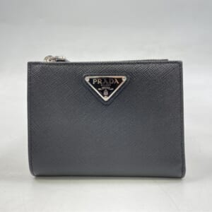 プラダ ロゴプレート 二つ折り財布 ブラック サフィアーノ 1ML050 買取実績【買取日：2025年10月26日】