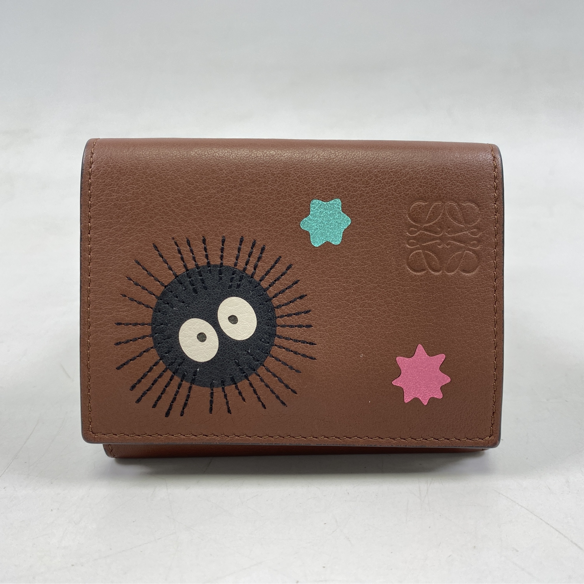 ロエベ ロエベ×スタジオジブリ スモールバーティカルウォレット コンパクトウォレット ススワタリ ブラウン×ブルー レザー Bランク