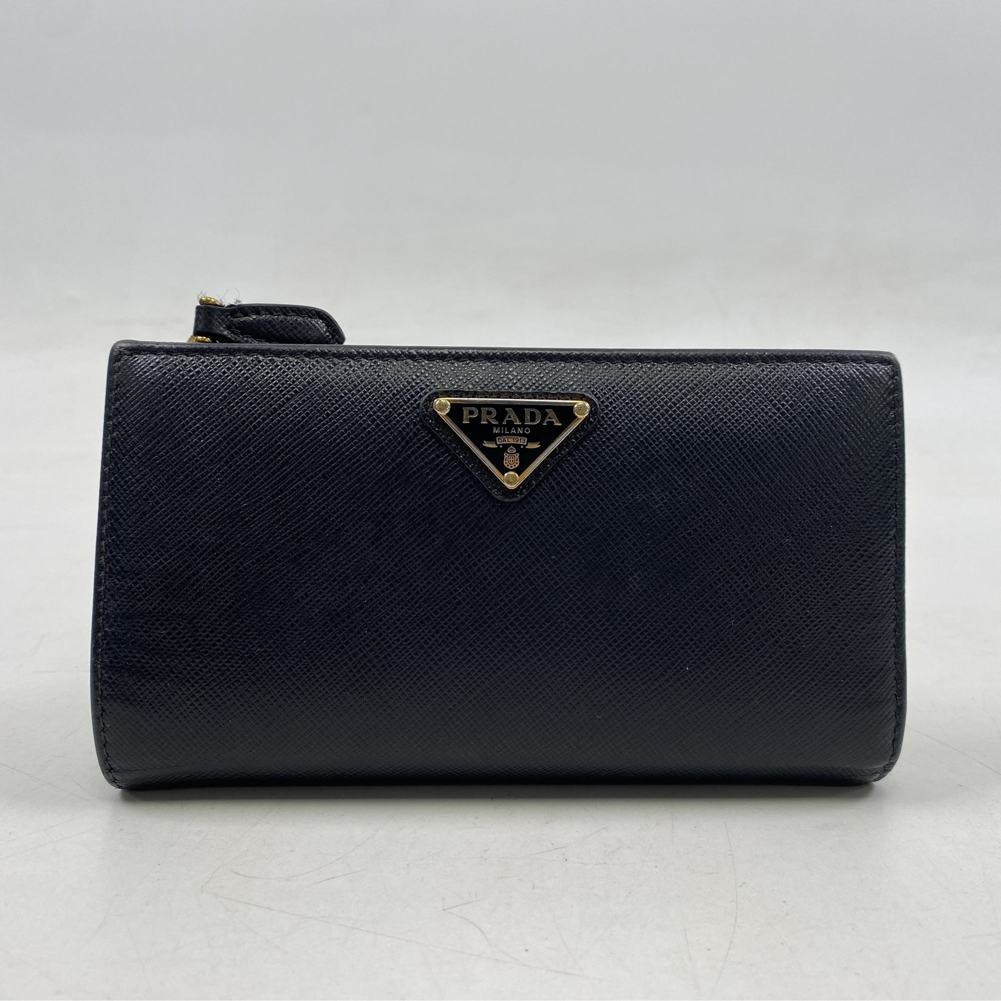 プラダ サフィアーノ トライアングルロゴ 二つ折り財布 レザー 黒 Bランク