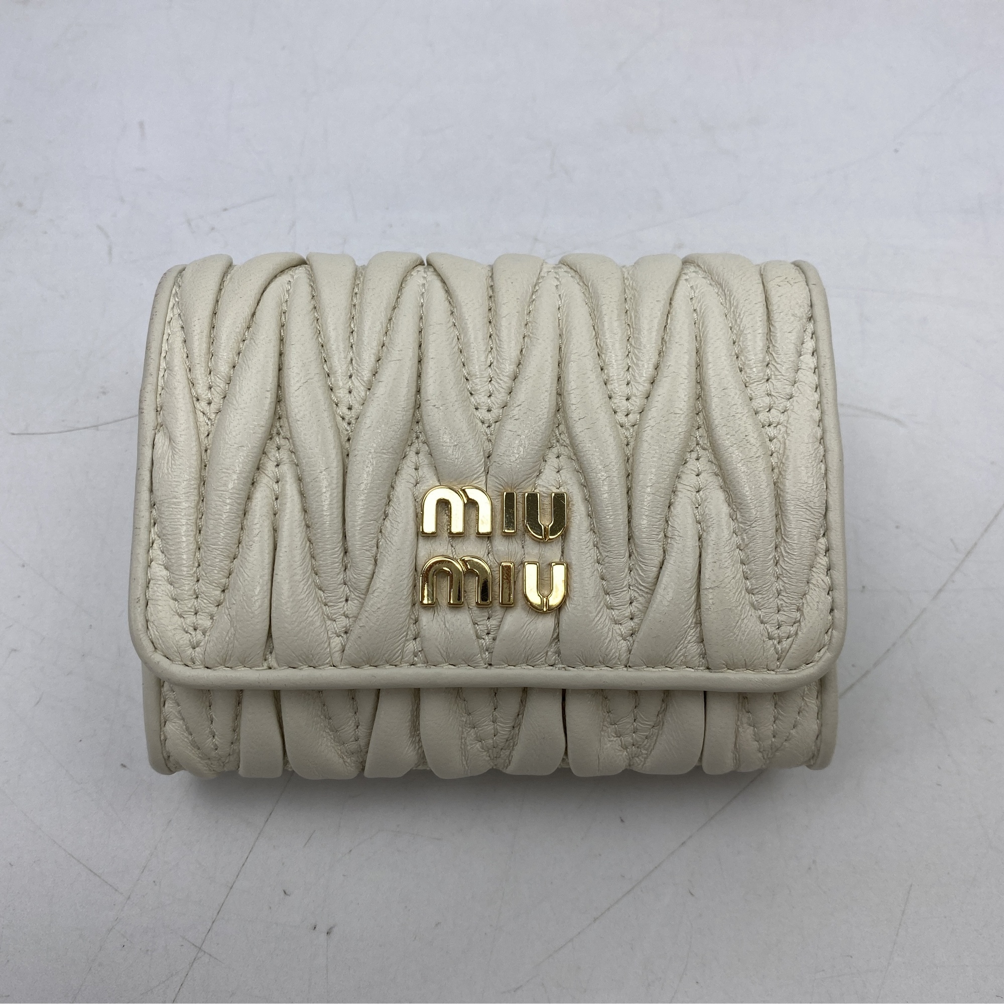 ミュウミュウ ミニ チェーン レザーポーチ ホワイト ABランク