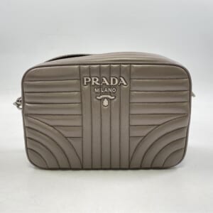 プラダ ダイアグラム チェーンショルダー ベージュ レザー 1BH083 買取実績【買取日：2025年10月26日】