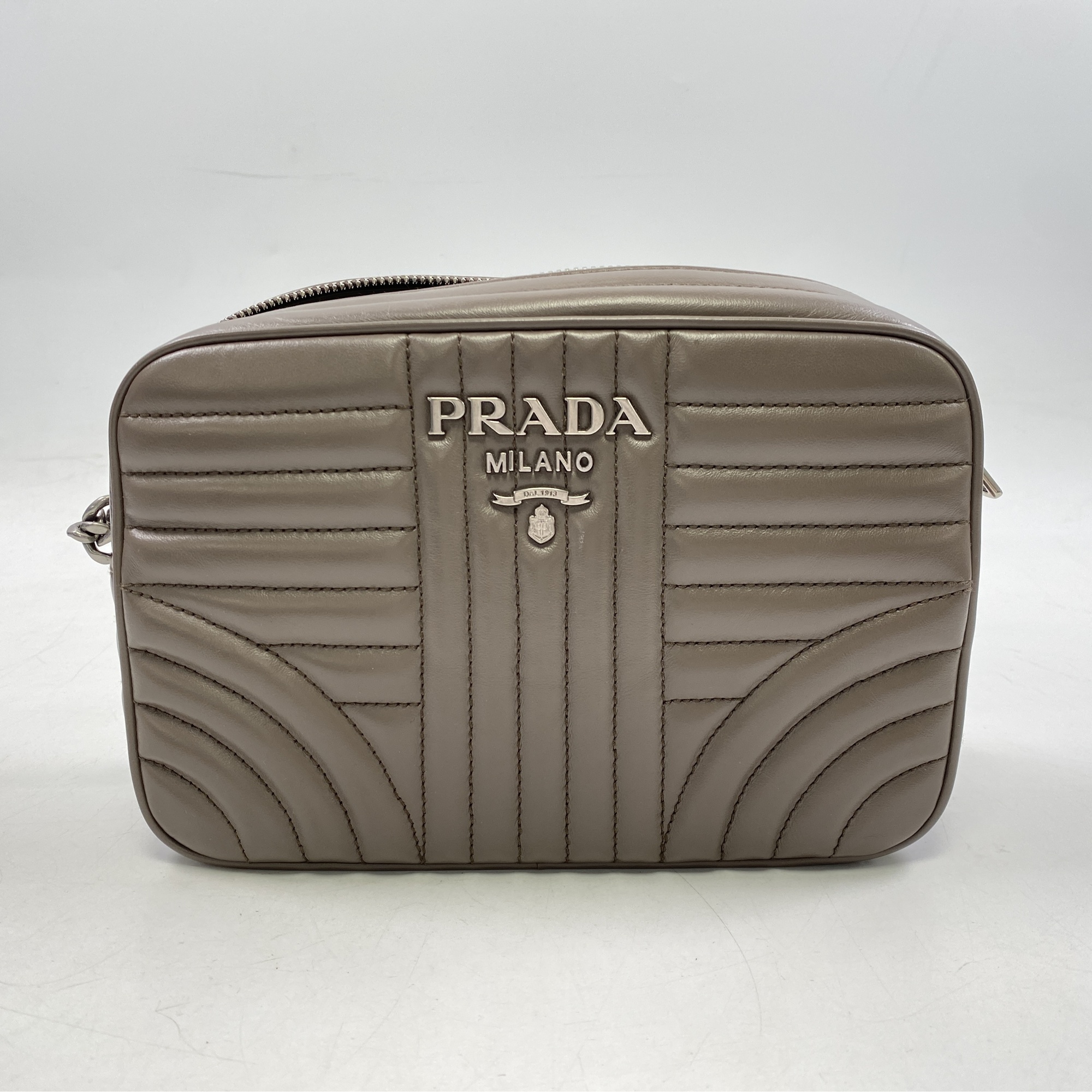 プラダ ダイアグラム チェーンショルダー ベージュ レザー ABランク