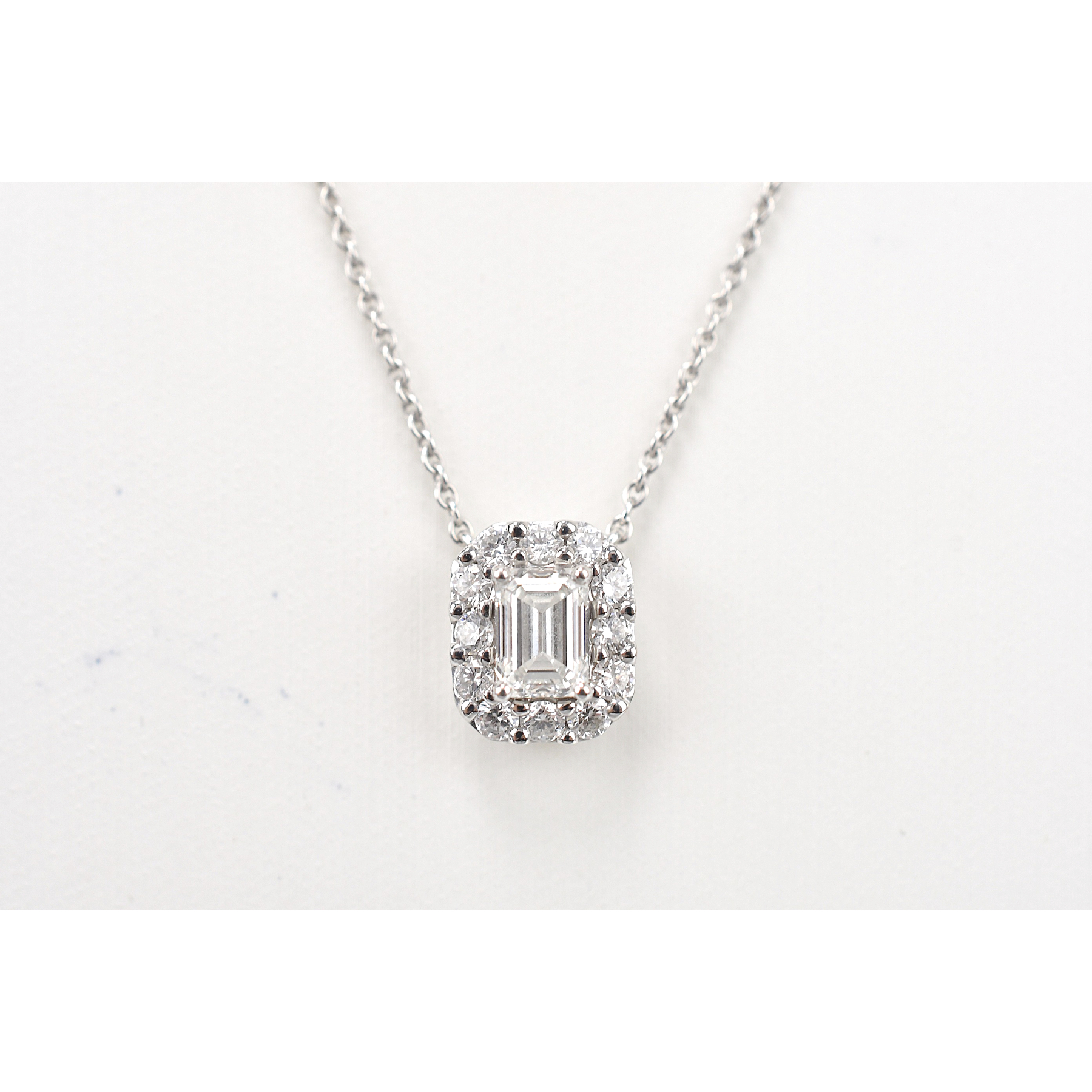 グラフ ダイヤネックレス エメラルドカット K18WG 0.7ct G/VS1/E/N