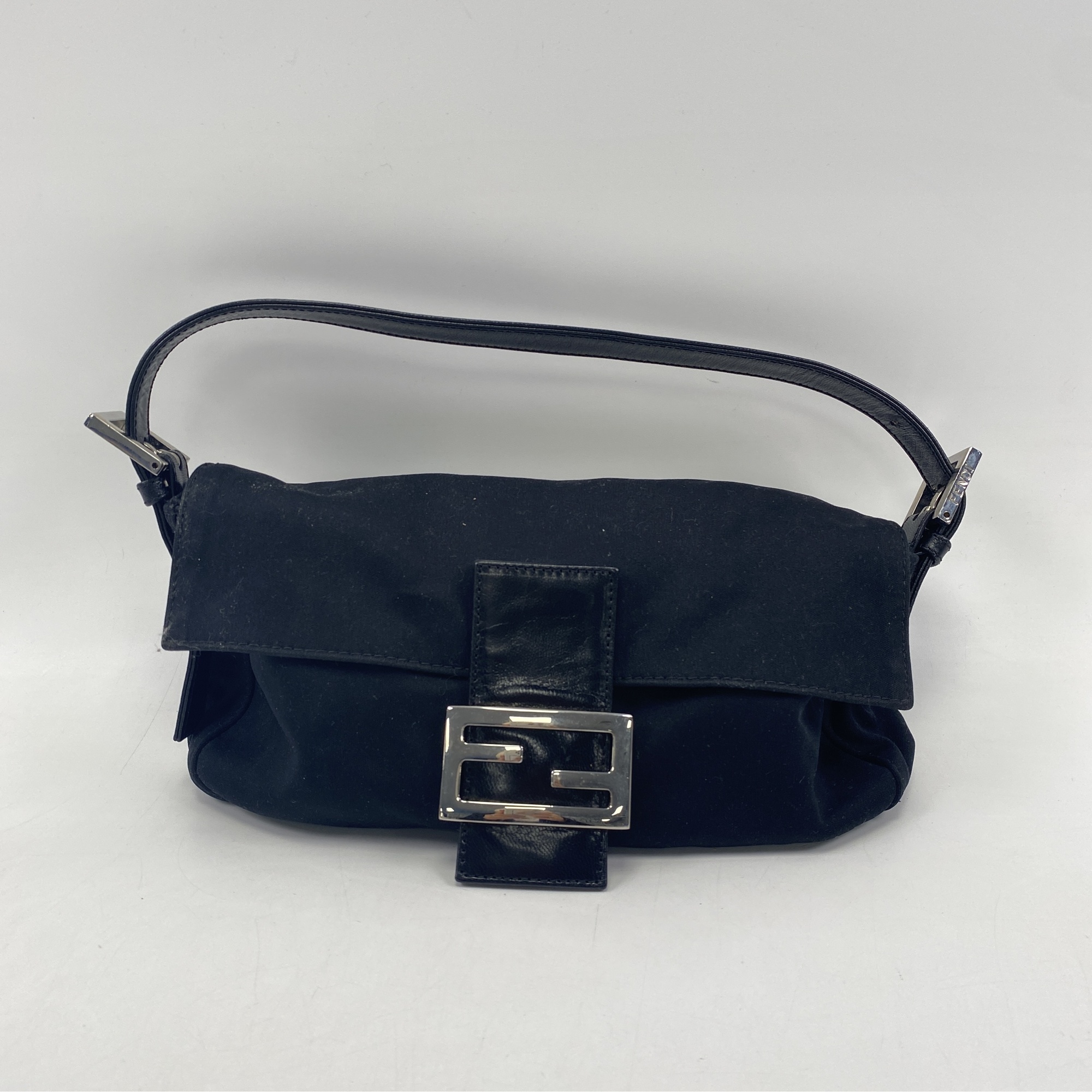 フェンディ マンマバケット ショルダーバッグ 黒 ナイロン×レザー Bランク