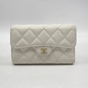 シャネル マトラッセ クラシック ミディアムフラップウォレット 三つ折り財布 ホワイト キャビアスキン GD金具 AP0232 AP0232 買取実績【買取日：2025年10月21日】