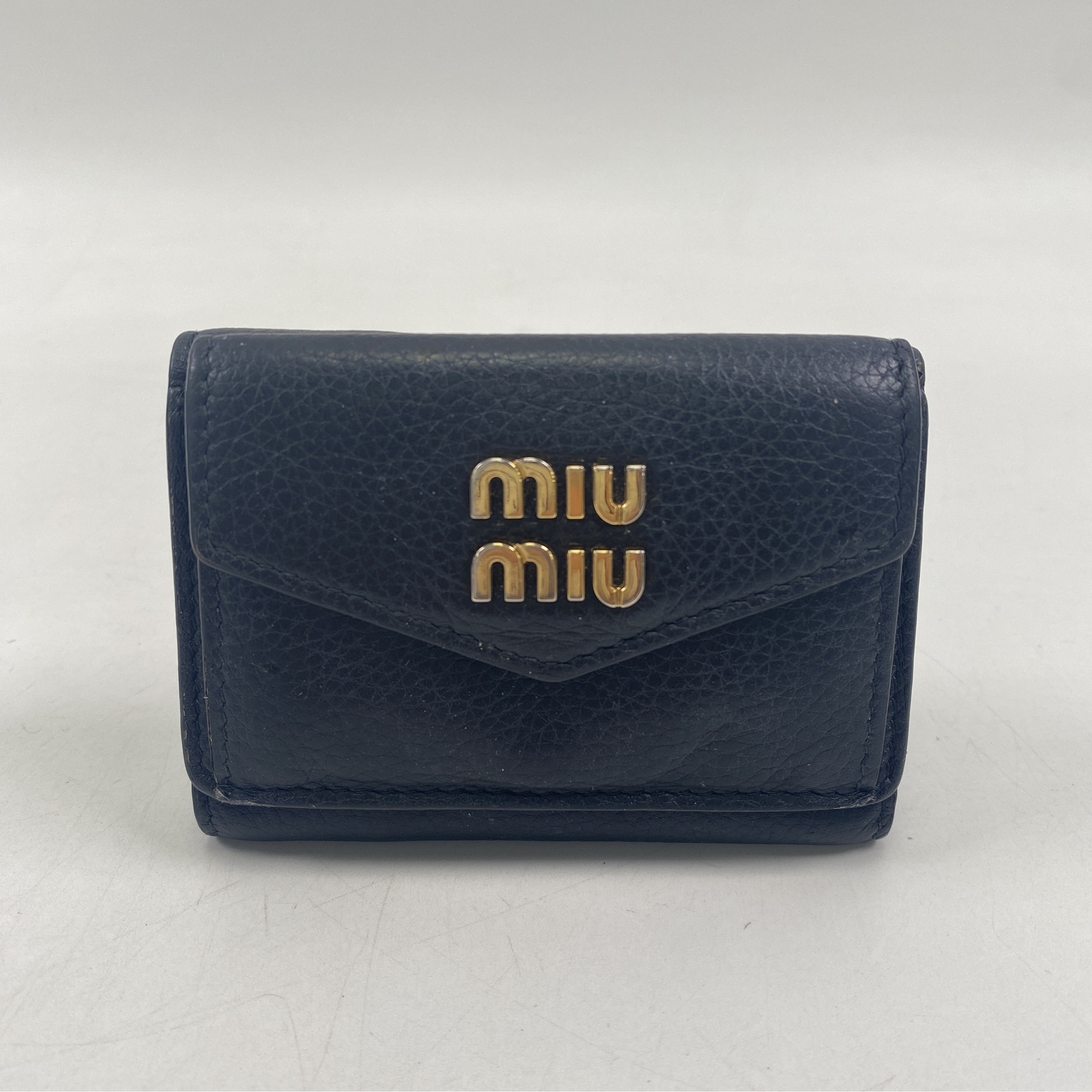 ミュウミュウ レターウォレット 三つ折り財布 黒 ヴィッテロダイノレザー Bランク