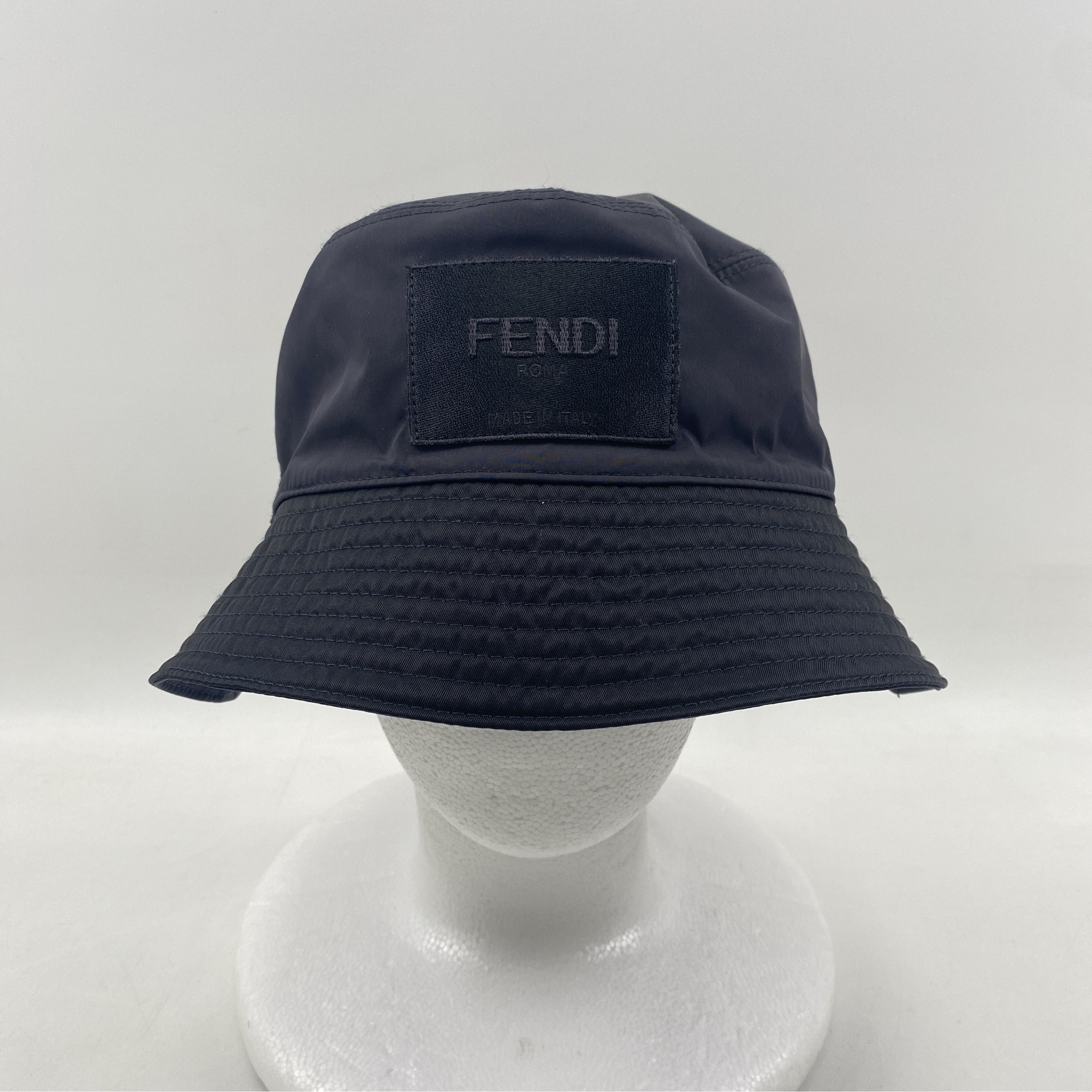 フェンディ バケットハット 黒 ナイロン 58 Bランク