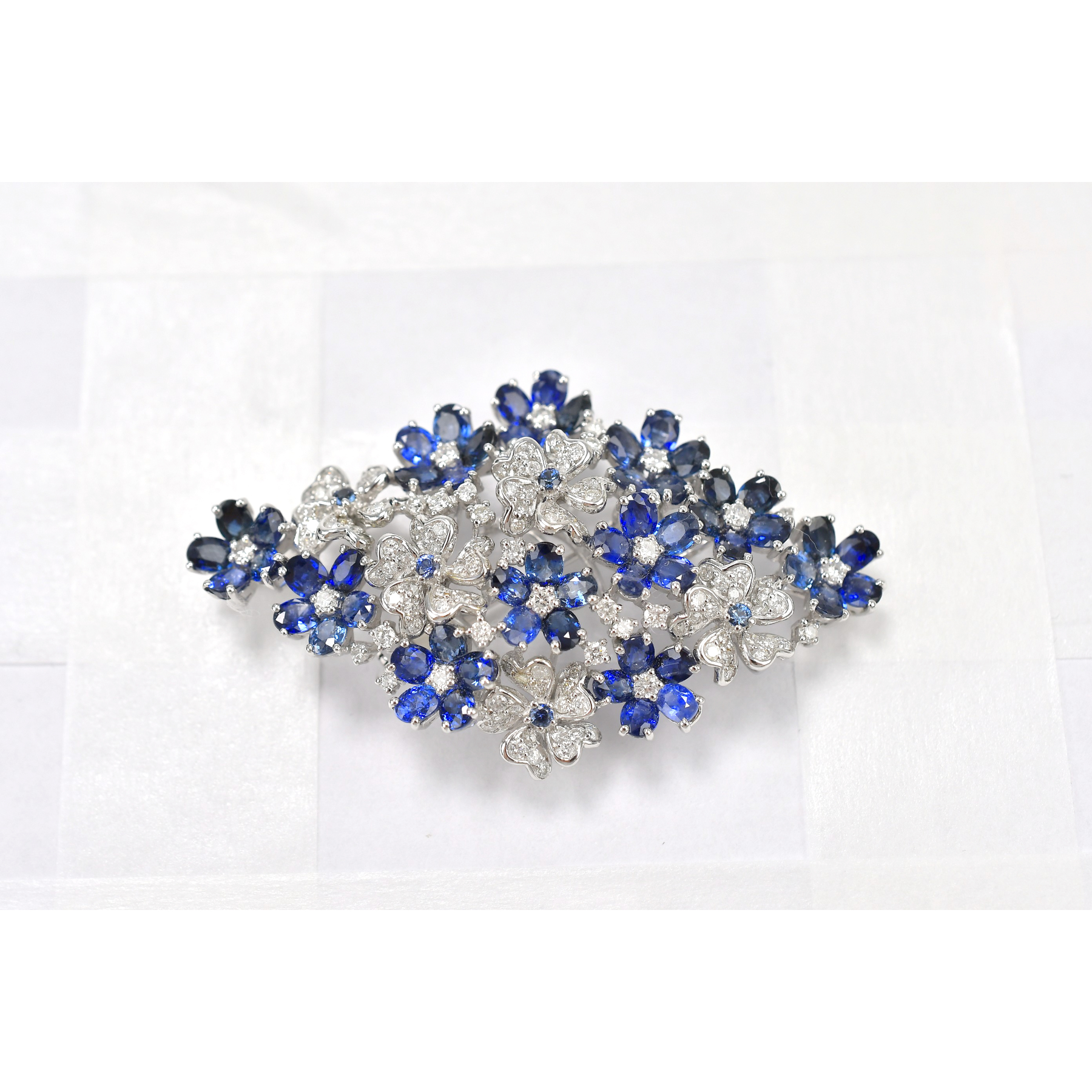 サファイアダイヤブローチ K18WG D2.55ct Aランク