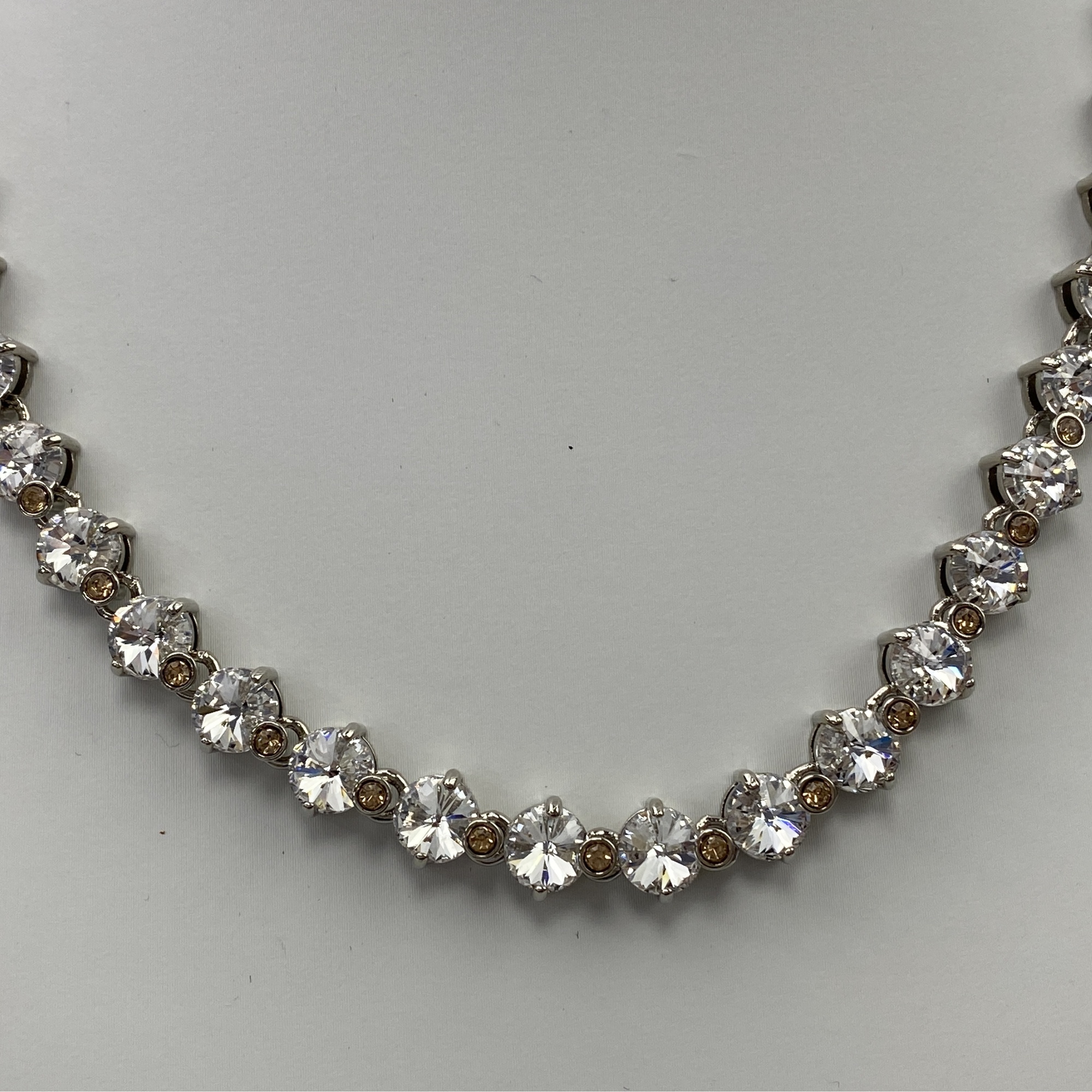 ミュウミュウ ラインストーンネックレス Bランク