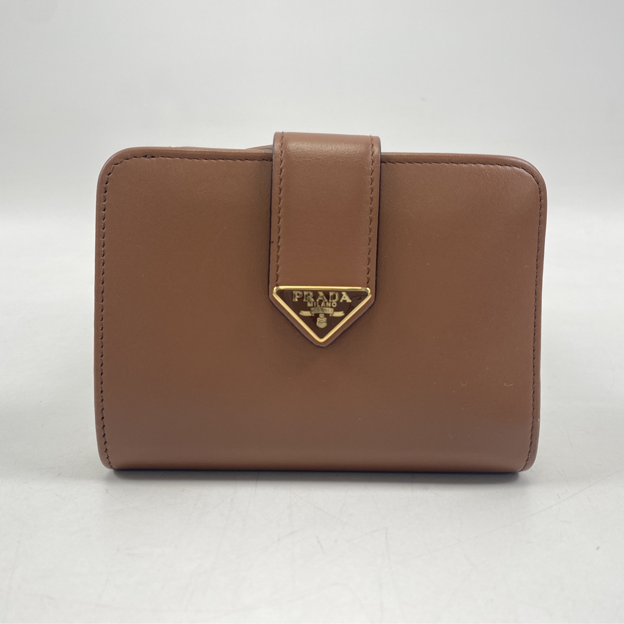プラダ 二つ折り財布 ブラウン レザー ABランク