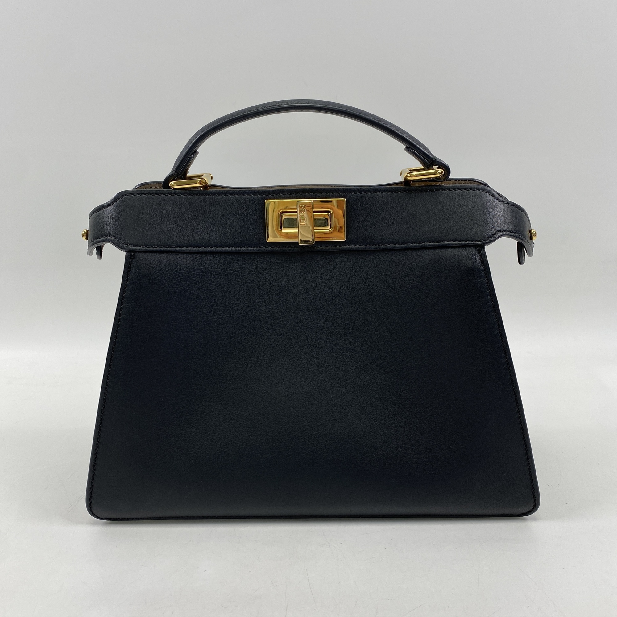 フェンディ ピーカブー アイシーユー スモール 黒 レザー Bランク