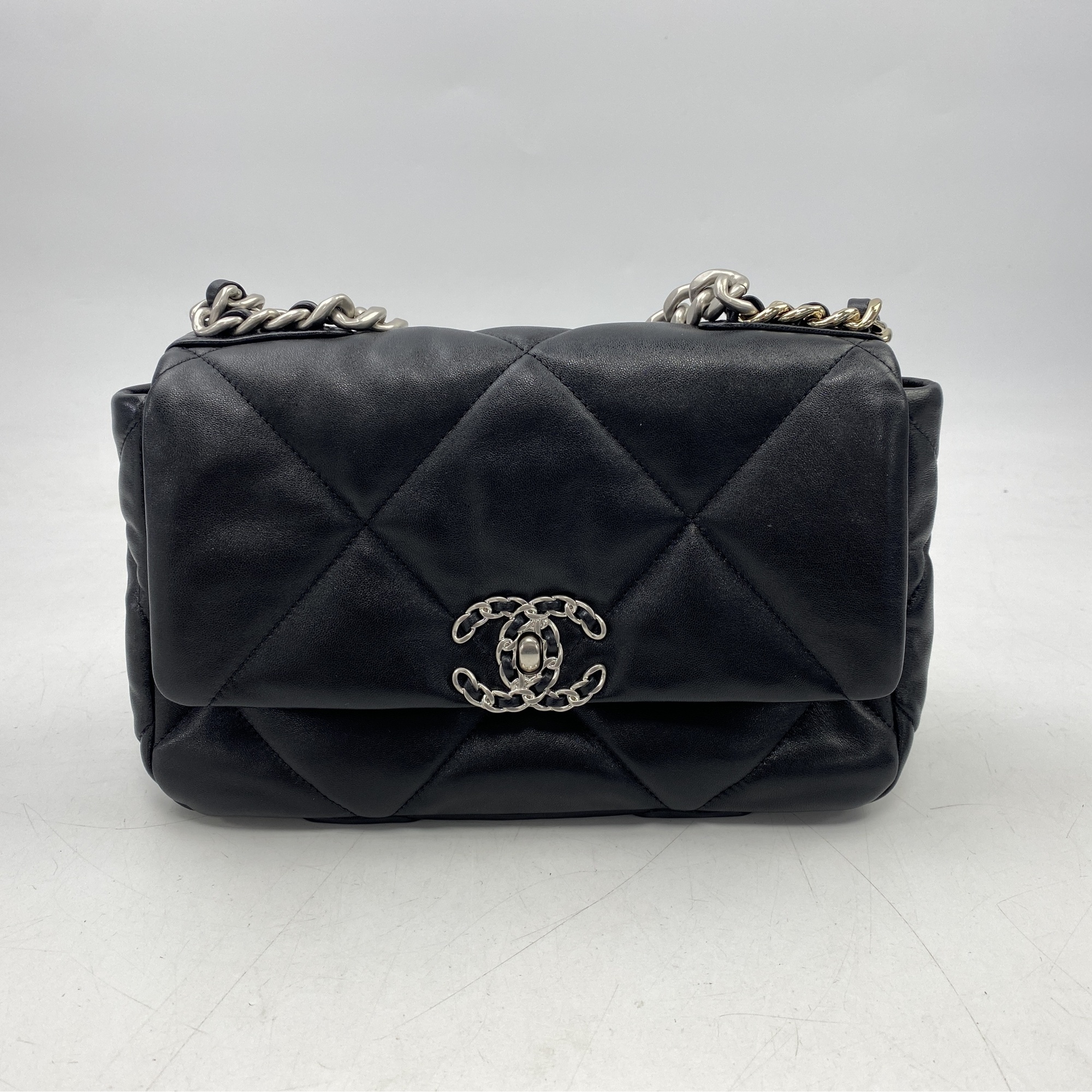 シャネル シャネル19 マトラッセ 2WAYチェーンショルダーバッグ 黒
