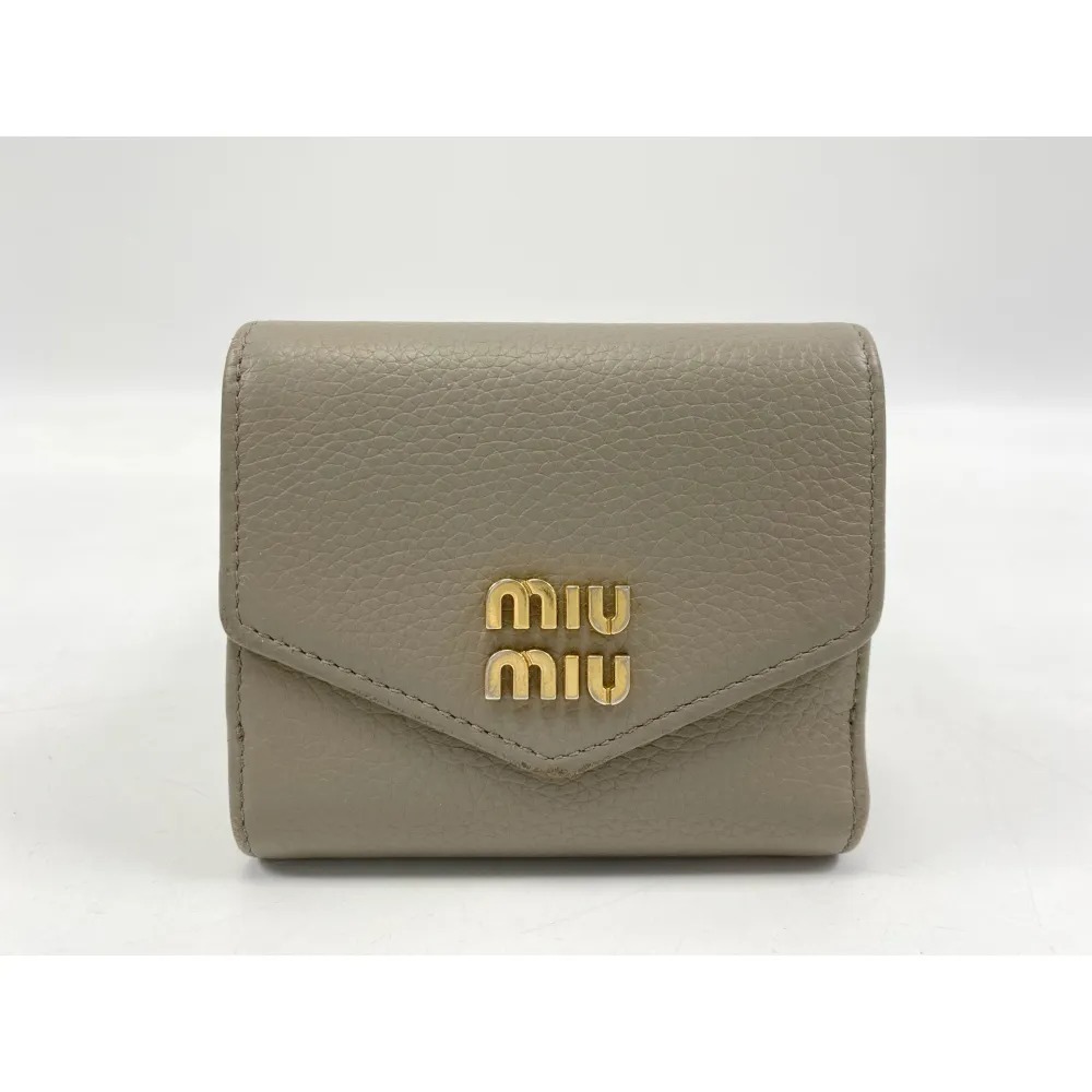 ミュウミュウ ヴィッテロダイノ コンパクトウォレット レザー Bランク