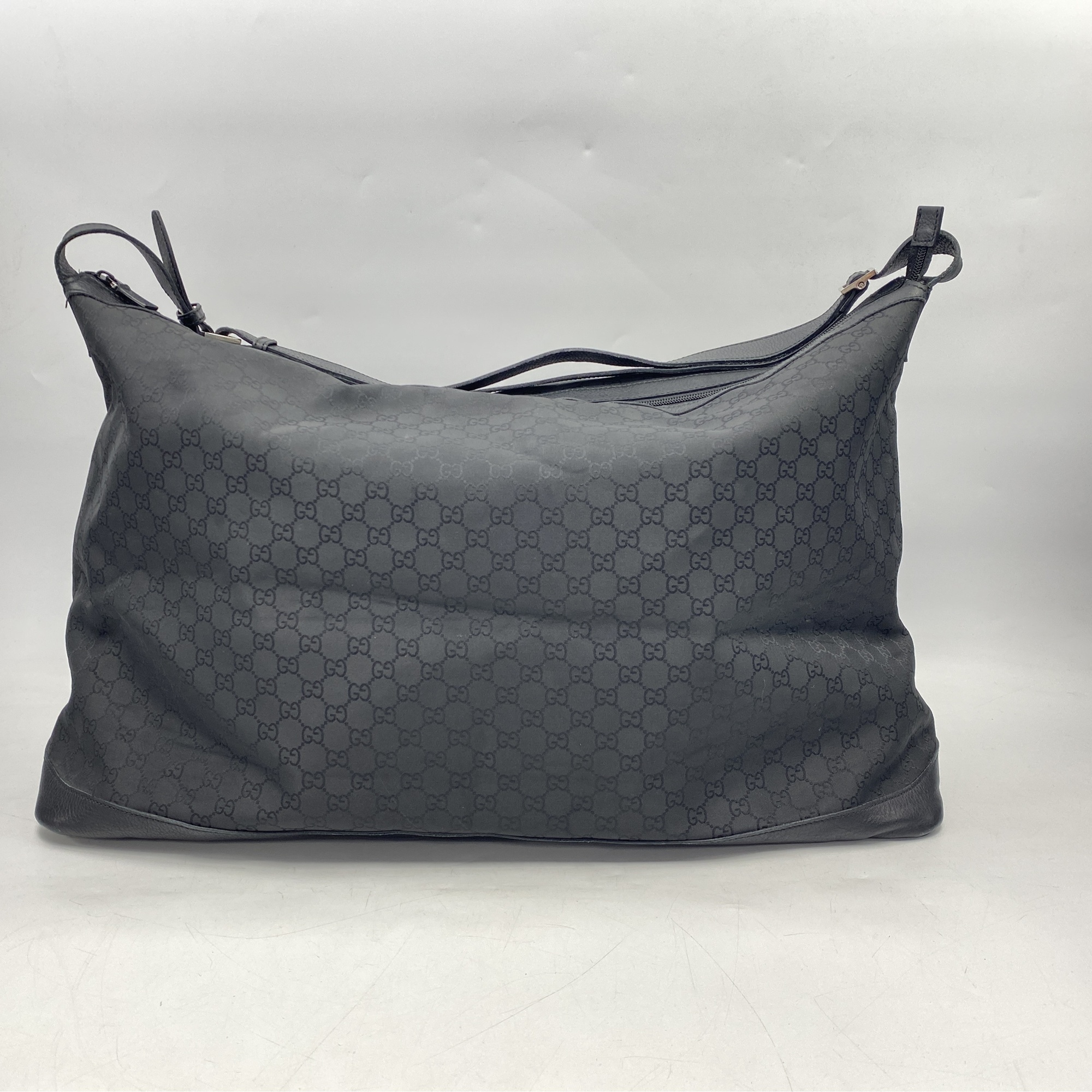 323✨極美品✨グッチ メッセンジャーバッグ ショルダーバッグ GGナイロン 黒 グッチ GGナイロン ショルダーバッグ メッセンジャーバッグ ブラック
