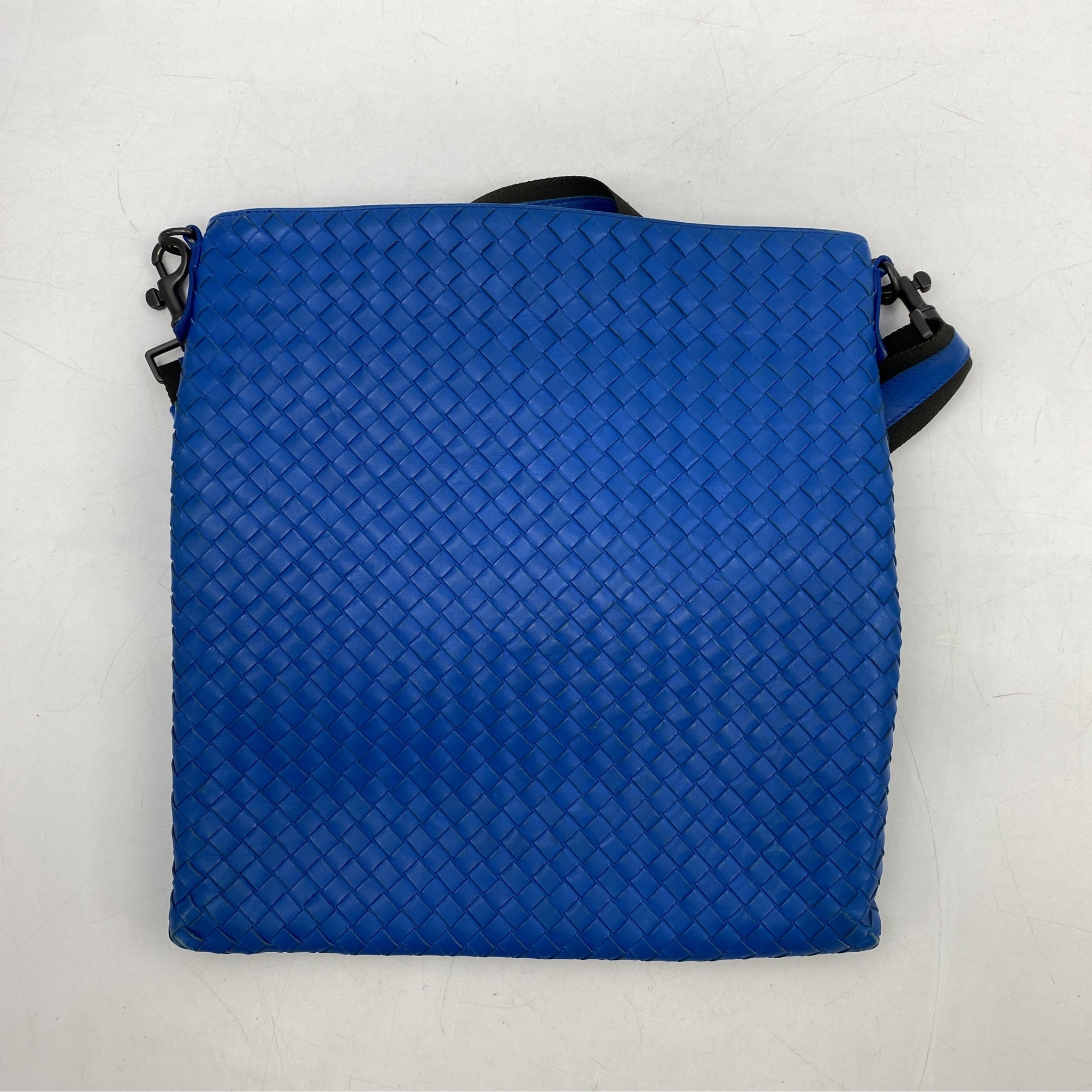 ボッテガヴェネタ イントレチャート ショルダーバッグ ブルー レザー Bランク