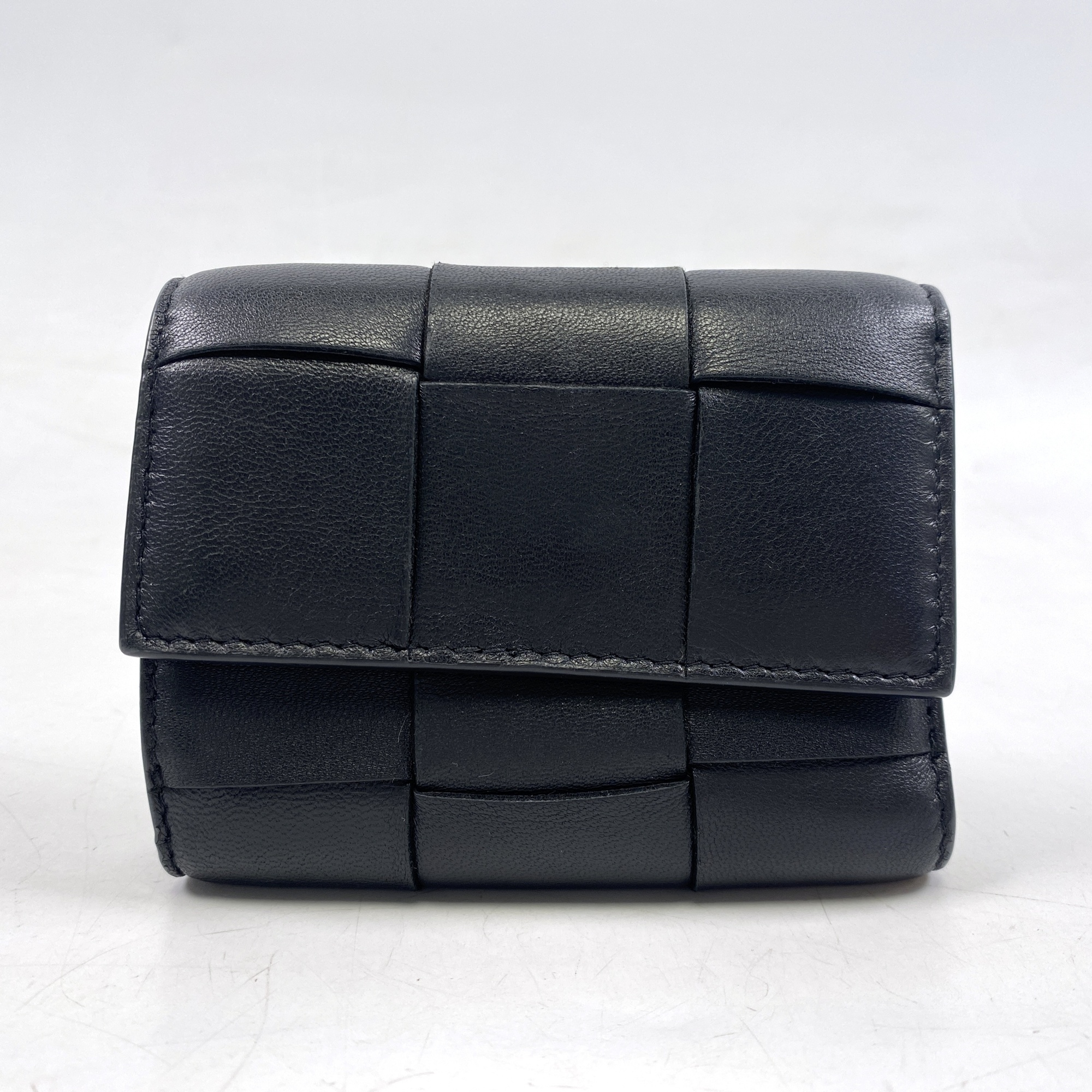 ボッテガヴェネタ イントレチャート 二つ折り財布 黒 レザー Bランク