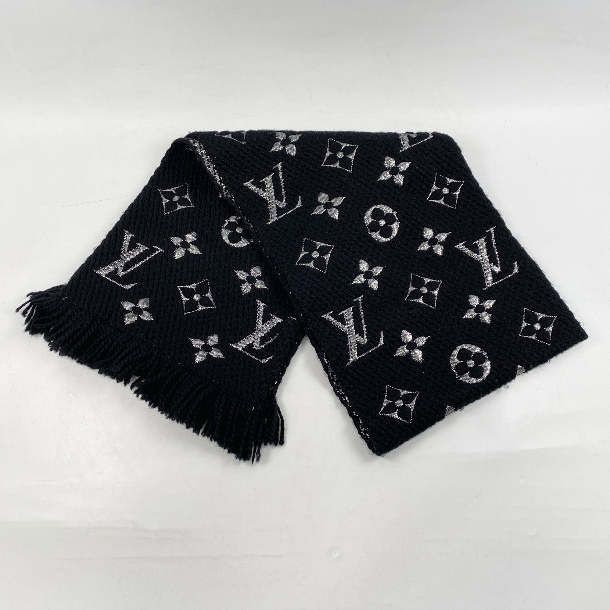 Louis Vuitton ブラック シルバー マフラー ルイ・ヴィトン マフラー