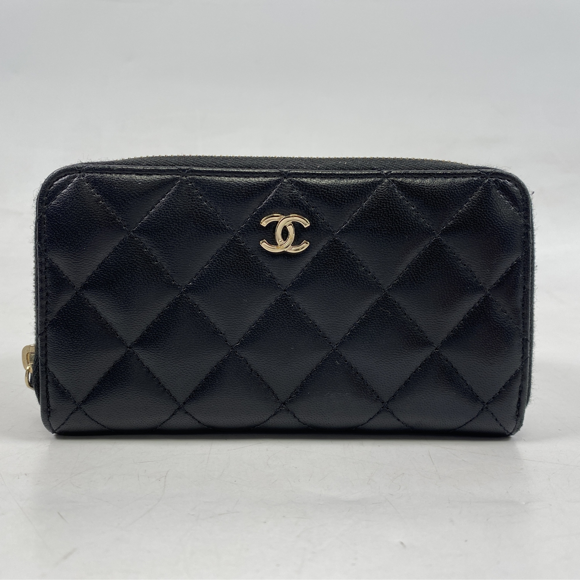 シャネル ココマーク マトラッセ 長財布 黒 ラムスキン SV金具 買取