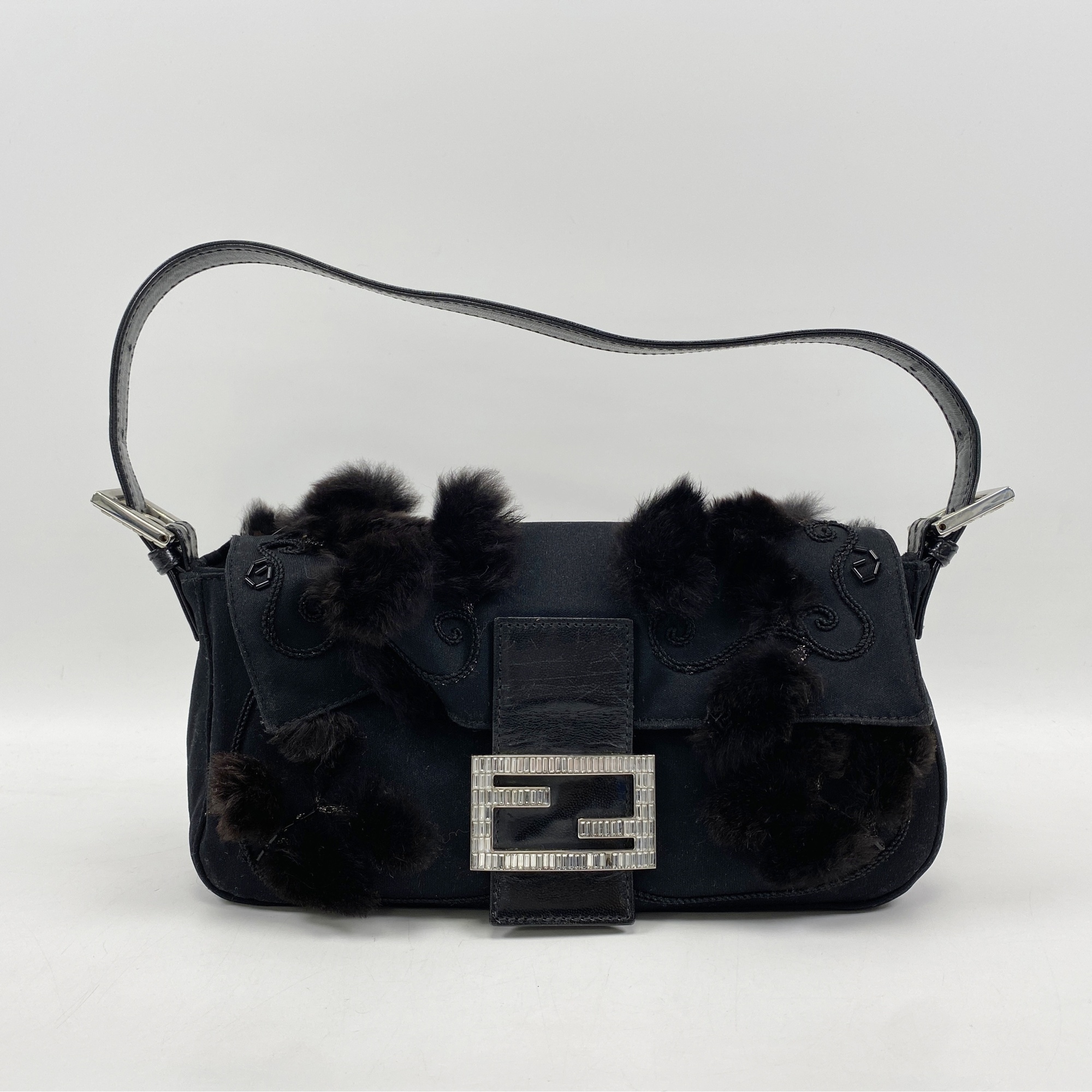 フェンディ マンマバケット ワンショルダーバッグ 黒 布×ファー 買取