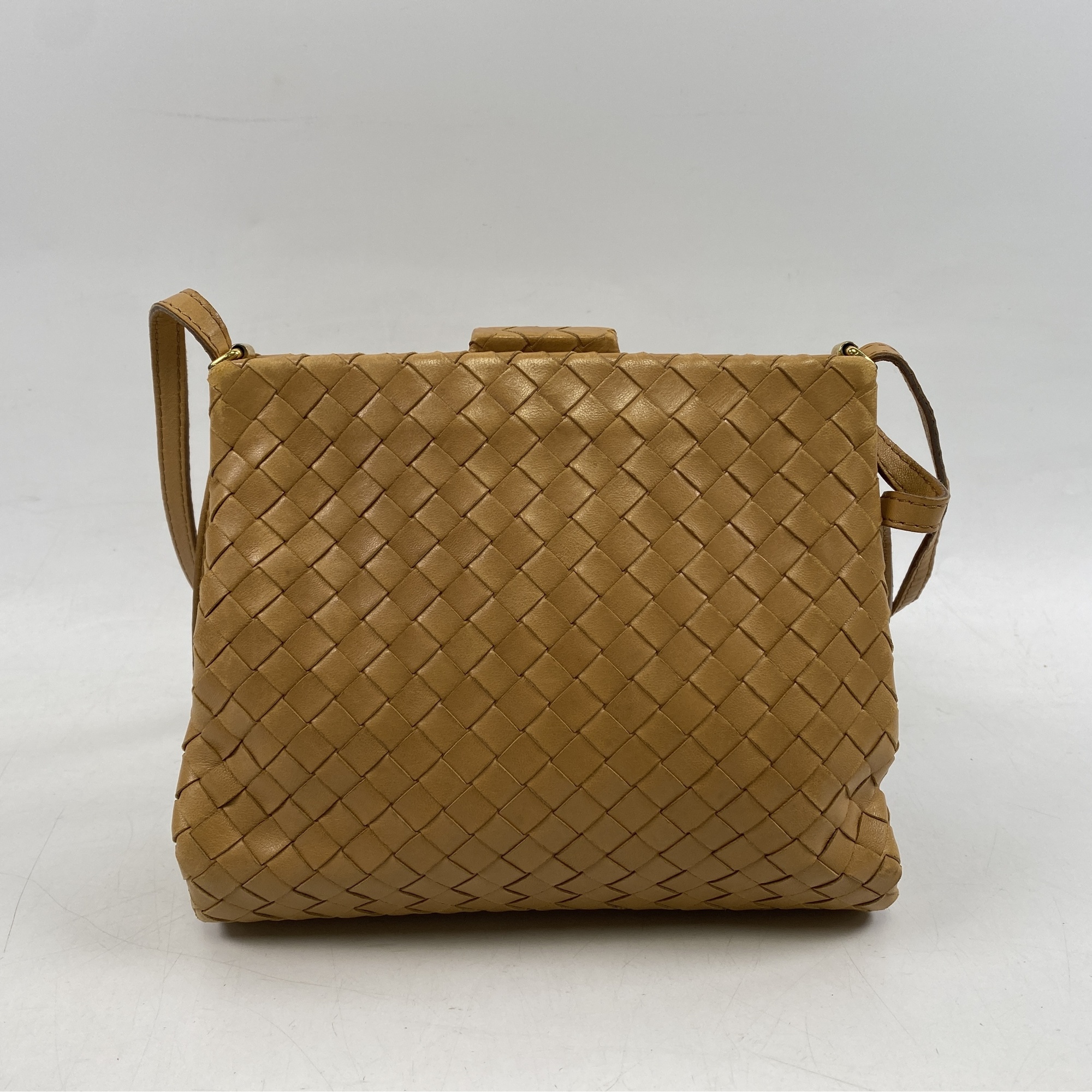 ボッテガヴェネタ イントレチャート ショルダーバッグ ベージュ レザー Bランク