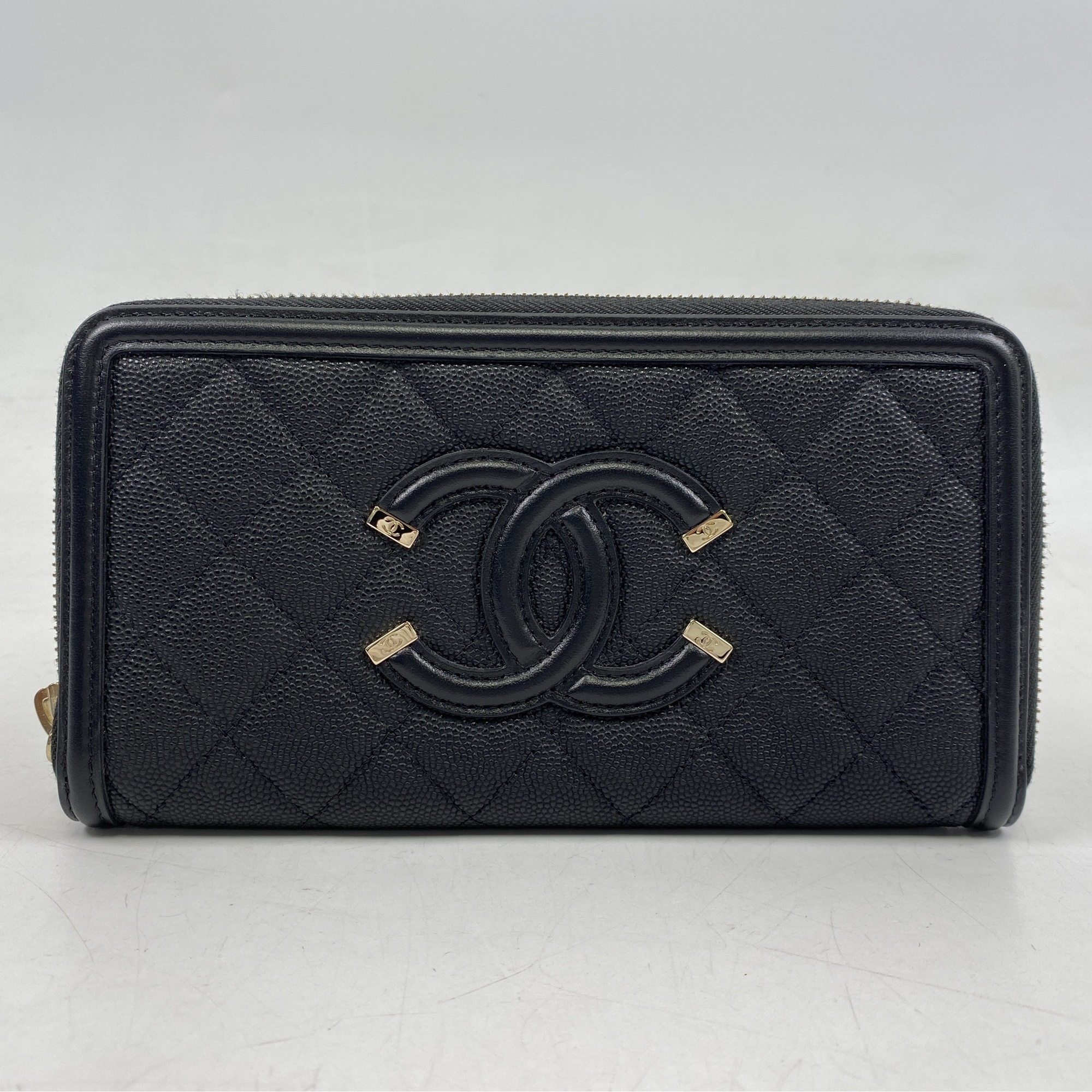 シャネル CCフィリグリー ラウンドファスナー 長財布 キャビアスキン