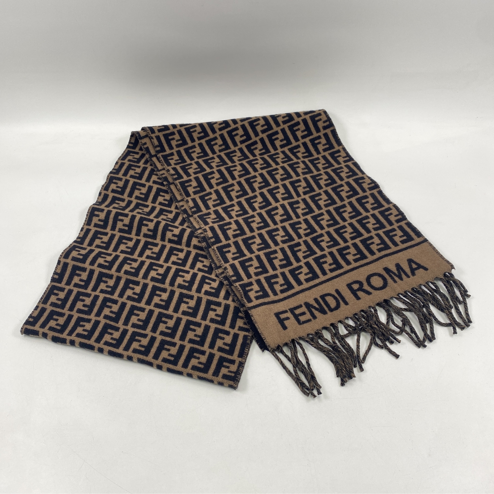 23 超美品　フェンディ　FENDI　ズッカ　マフラー FENDI フェンディ ズッカ柄 マフラー ウール/アクリル レディース