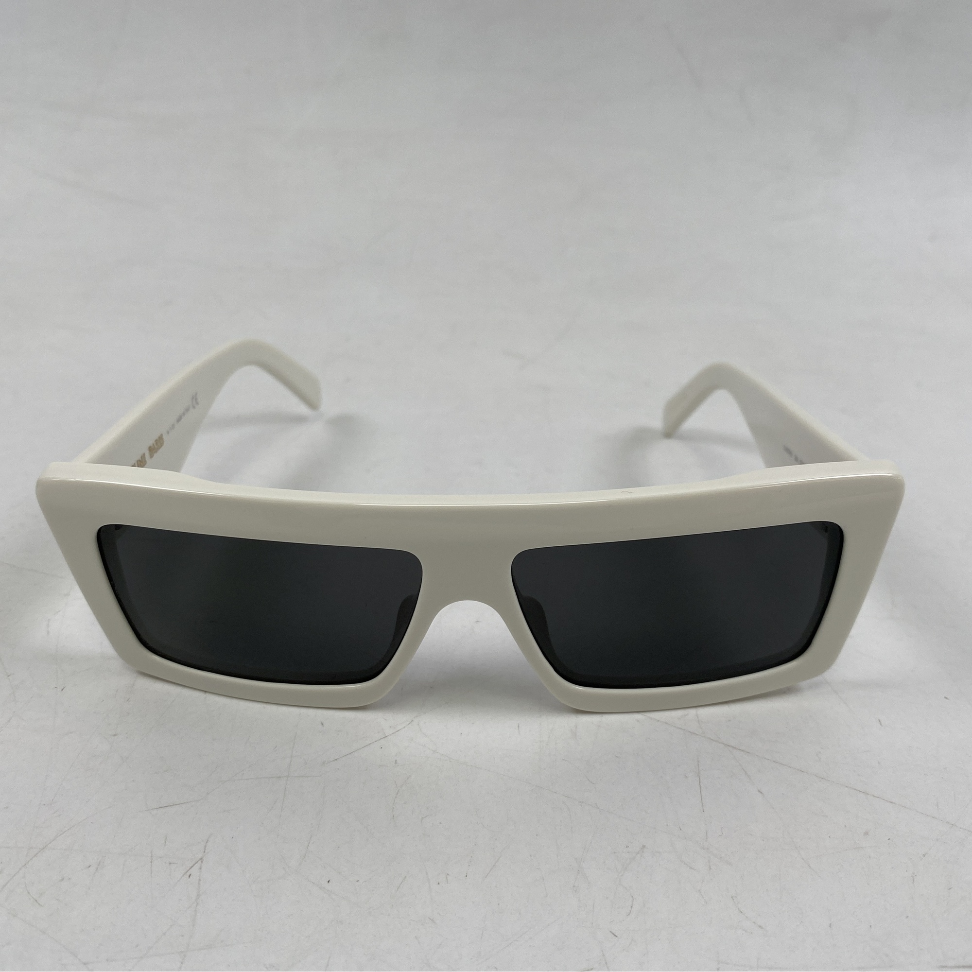 セリーヌ サングラス スクエアフレーム 白×黒 CL40214U 買取実績【買取