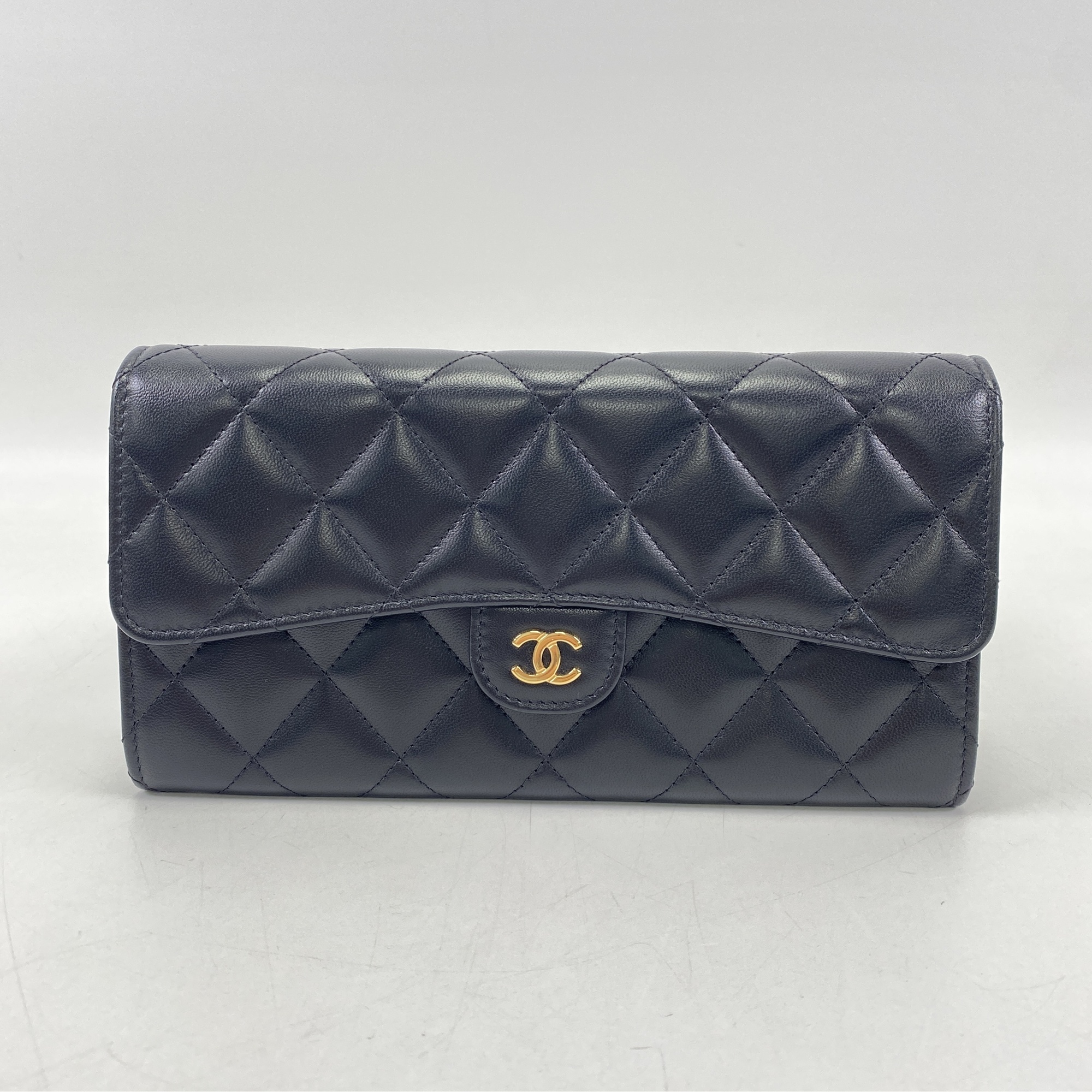 シャネル マトラッセ ココマーク クラシックフラップ 黒 ラムスキン GD