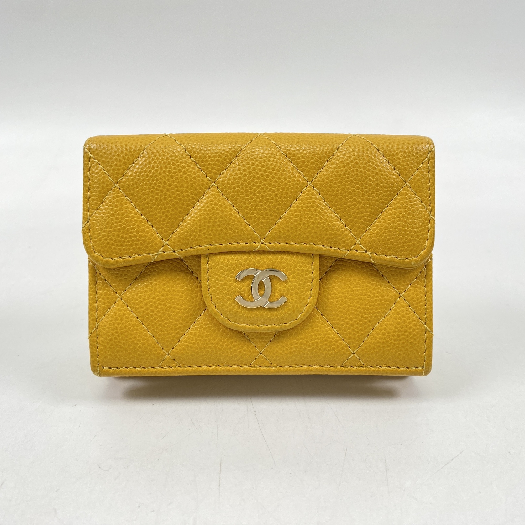 シャネル マトラッセ コンパクトウォレット キャビアスキン イエロー