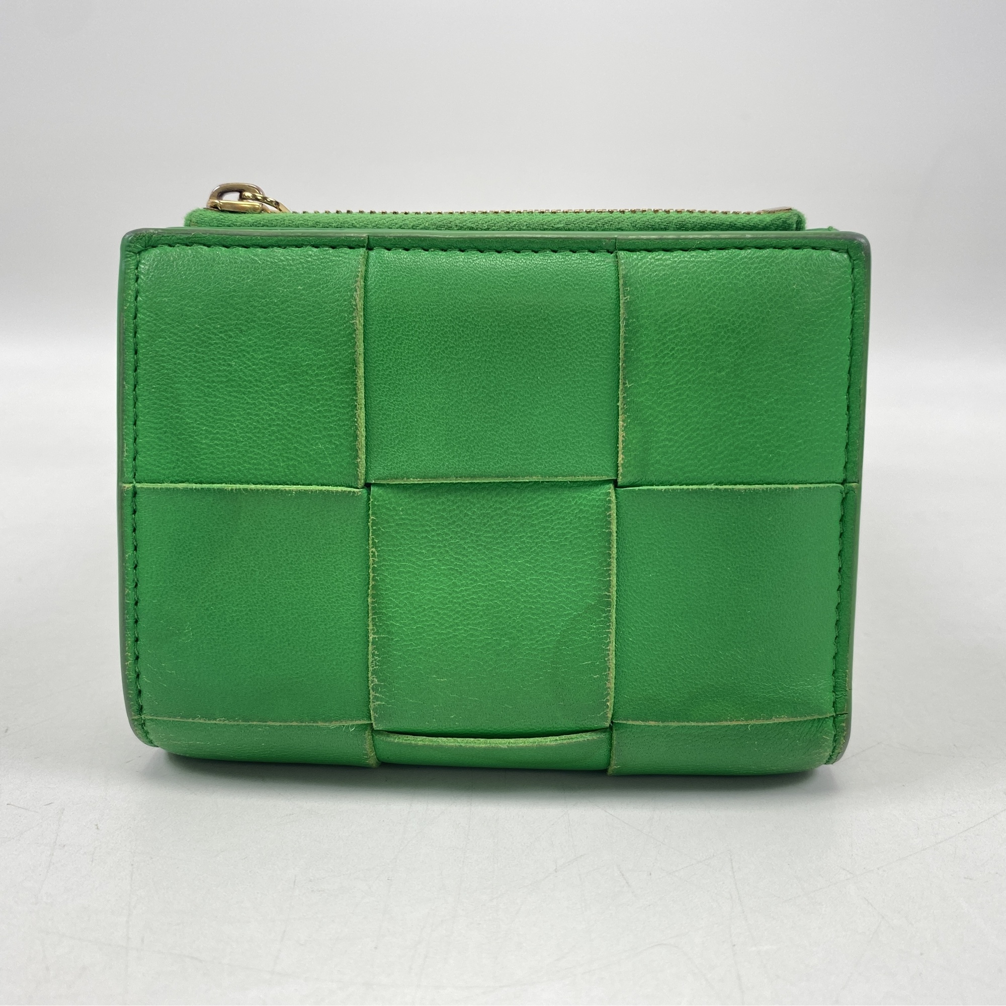 ボッテガヴェネタ イントレチャート 二つ折り財布 パラキート レザー Bランク