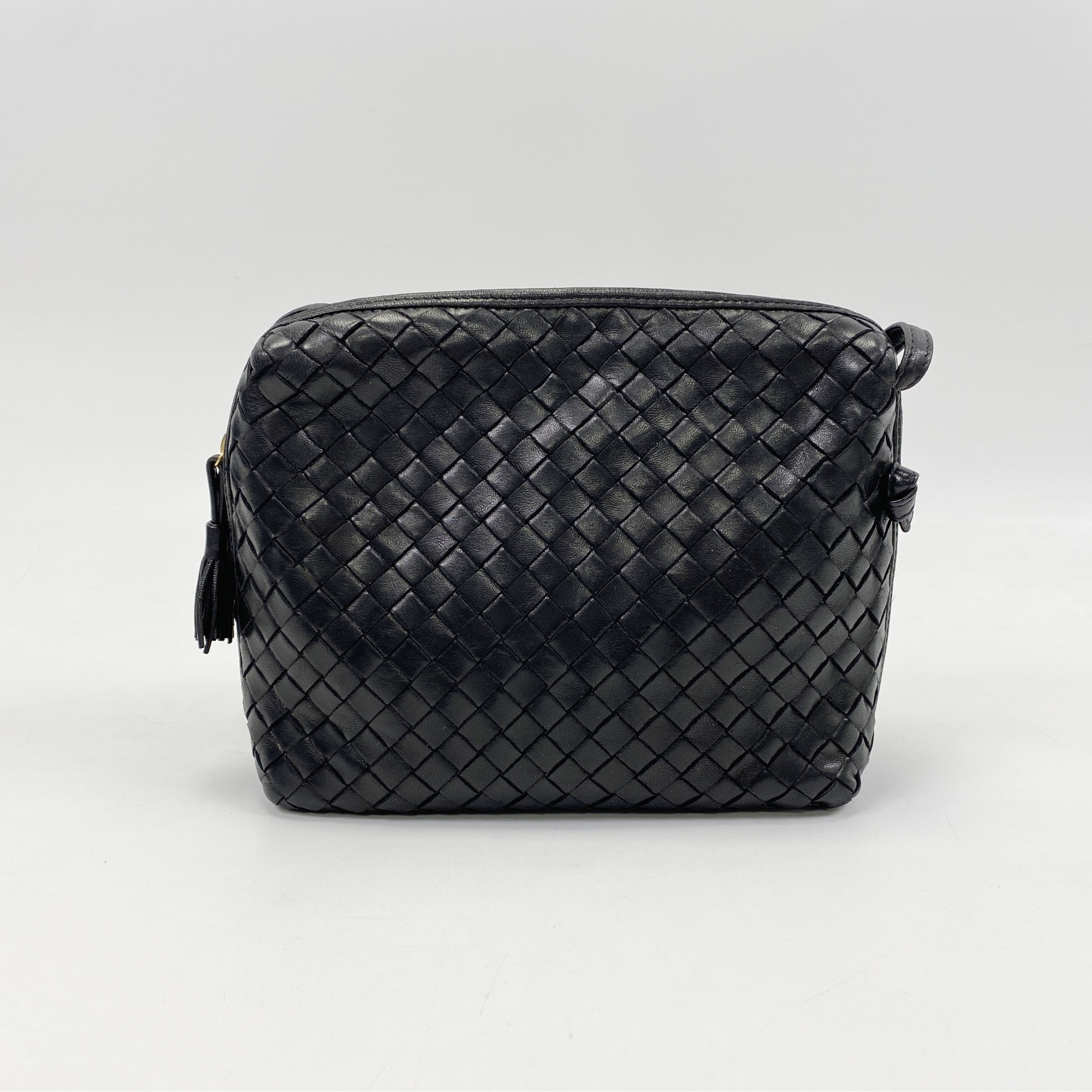 ボッテガヴェネタ イントレチャート ショルダーバッグ 黒 レザー Bランク